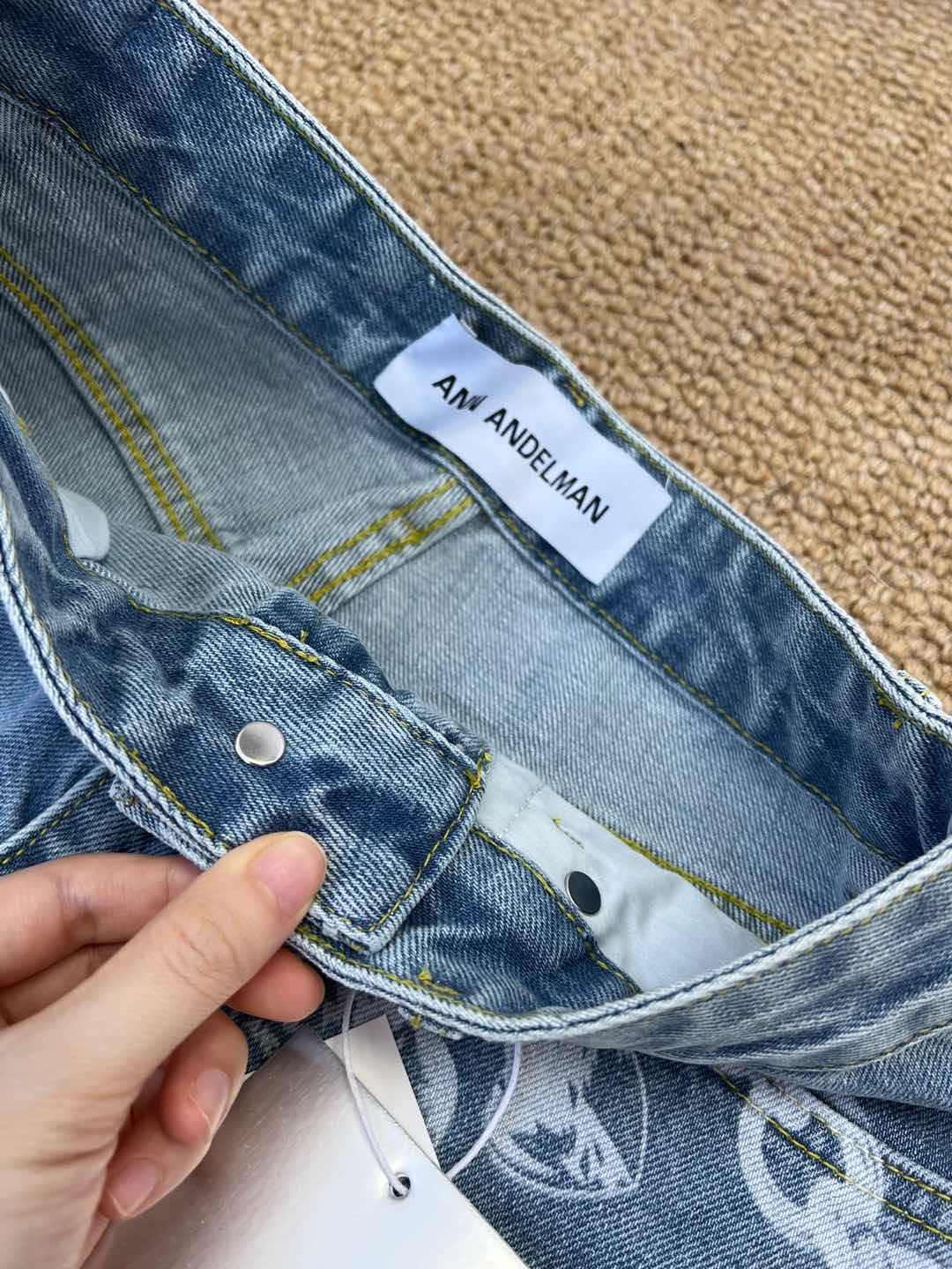 【新品上新】🎉ANN数码直喷链条直筒裤
官网款
独家开模定制
YB1v1还原
采用牛仔棉面料
面料柔软舒适
数码直喷链条设计
高腰直筒版型
显瘦遮肉
任何身形都可驾驭
8553