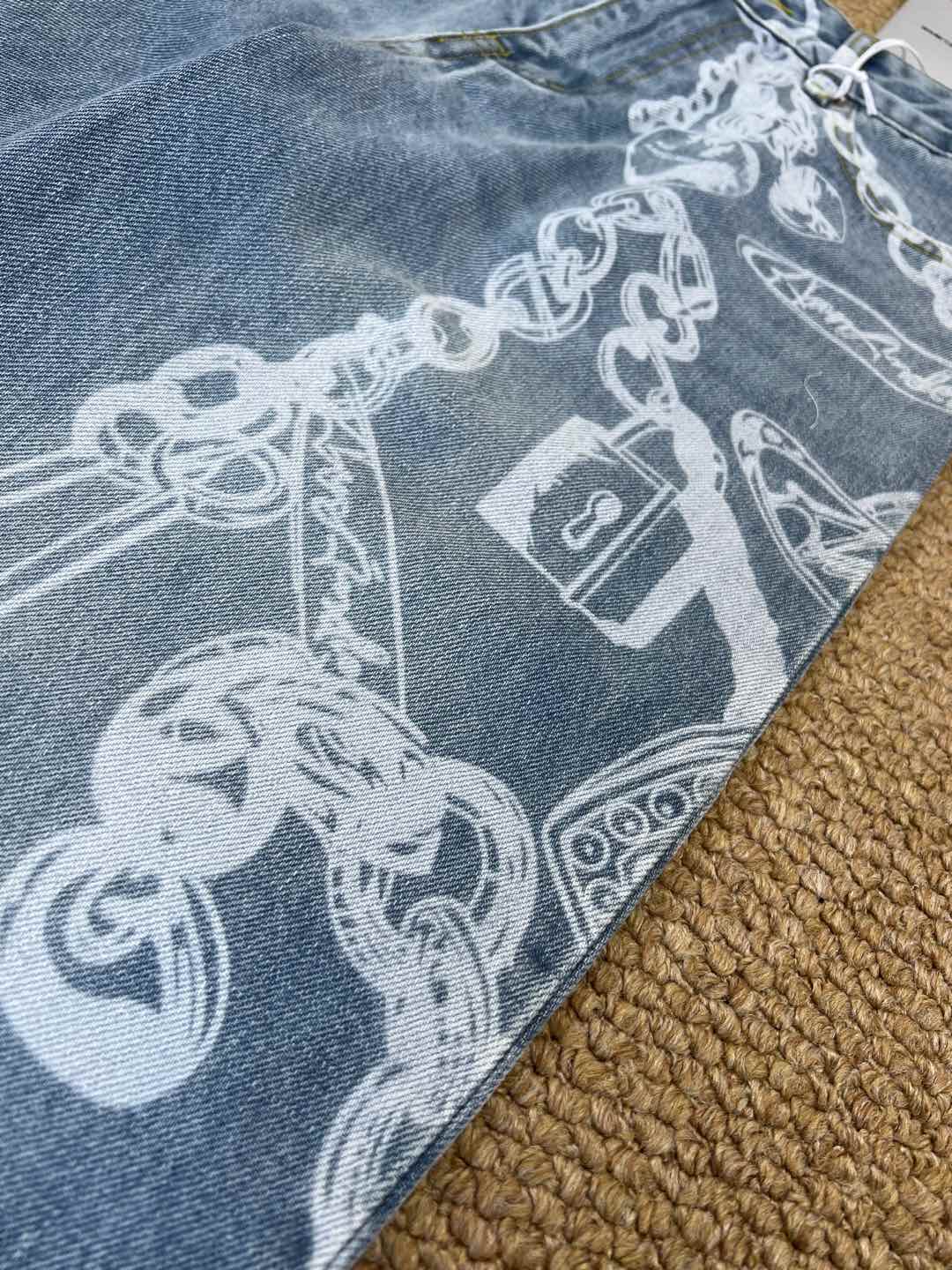 【新品上新】🎉ANN数码直喷链条直筒裤
官网款
独家开模定制
YB1v1还原
采用牛仔棉面料
面料柔软舒适
数码直喷链条设计
高腰直筒版型
显瘦遮肉
任何身形都可驾驭
8553