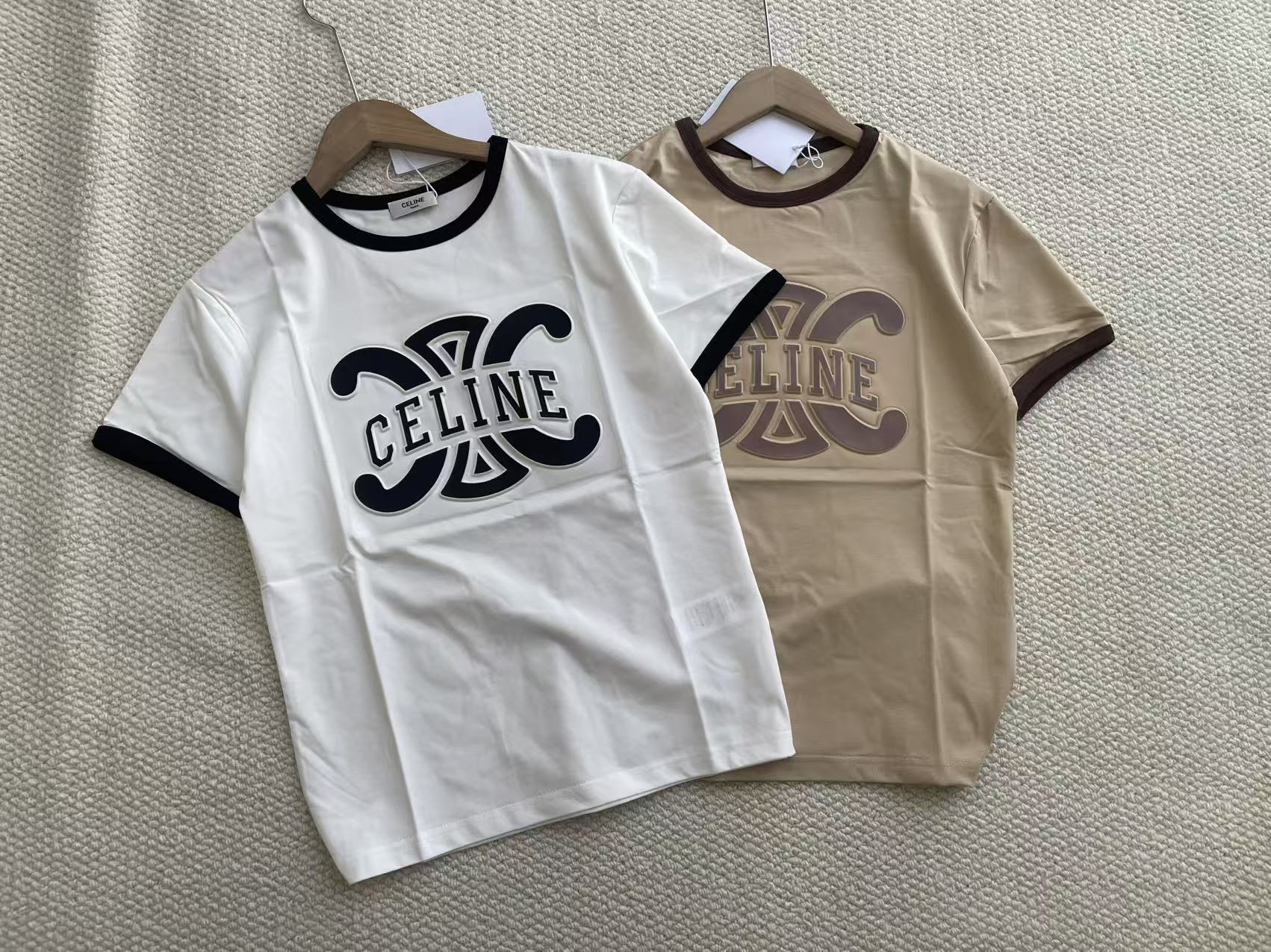 NO:907904,Celine 26 new summer style three-dimensional Logo Arc de Triomphe short-sleeved T-shirt two-color SML,,celine,T-shirt,tees,t-shirt,19860909Celine 26夏季新款 立体Logo凯旋门短袖T恤 两色SML,,celine,T-shirt,tees，t-shirt,,Women's clothing