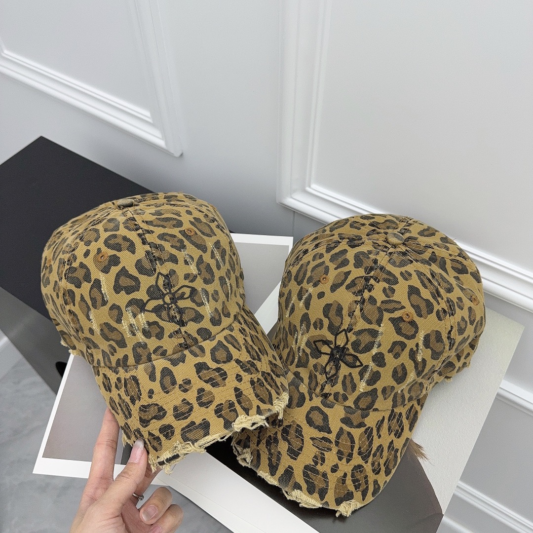 NO:192528,Special offer with dust bag early spring new old leopard print baseball cap, same style as celebrities ~ Summer hit!  High quality baseball cap hat fisherman hat baseball cap knit hat, hat, espadrilles,hats19860909特价配防尘袋早春新款做旧豹纹棒球帽,明星同款现货~ 夏季爆款！高品质棒球帽帽子渔夫帽棒球帽针织帽,帽子,espadrilles,hats,hat