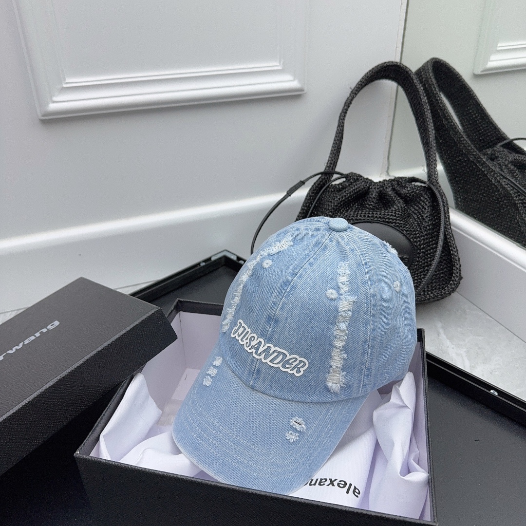 NO:202726,Special offer with dust bag. [JIL SANDER] New live hot baseball cap Customized version of washing denim fabric, all of which are fashionable in colors!  Full of design sense!  Hat fisherman hat baseball hat knit hat, hat, jil sander, espadrilles, hats19860909特价配防尘袋.【JIL SANDER】新款直播爆款棒球帽 定制版的水洗牛仔面料, 颜色都很洋气！设计感十足！帽子渔夫帽棒球帽针织帽,帽子,jil sander,espadrilles,hats,hat