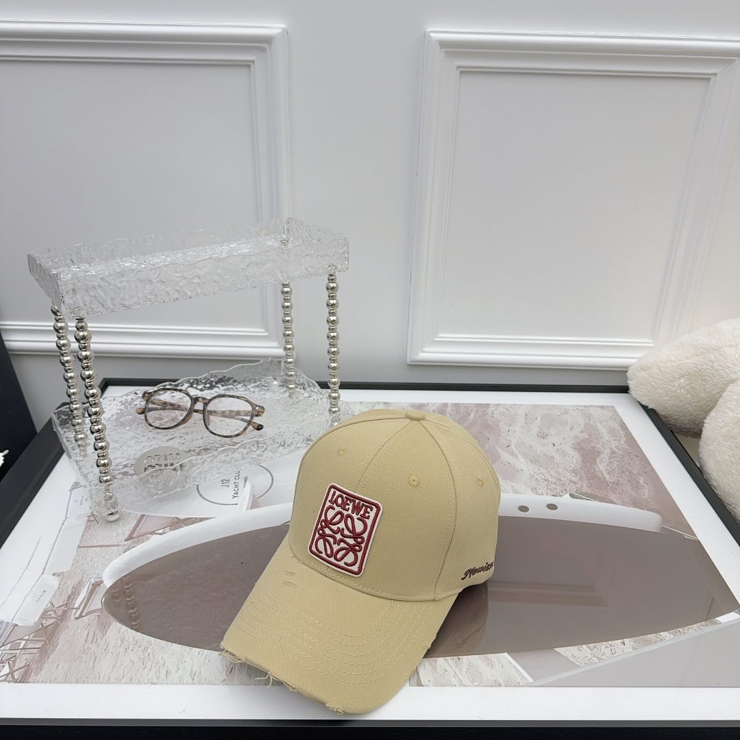 
罗意威 LOEWE新款原版原标设计，质感超好，外部线条定位标准，做工精细，简约大气低价走量！