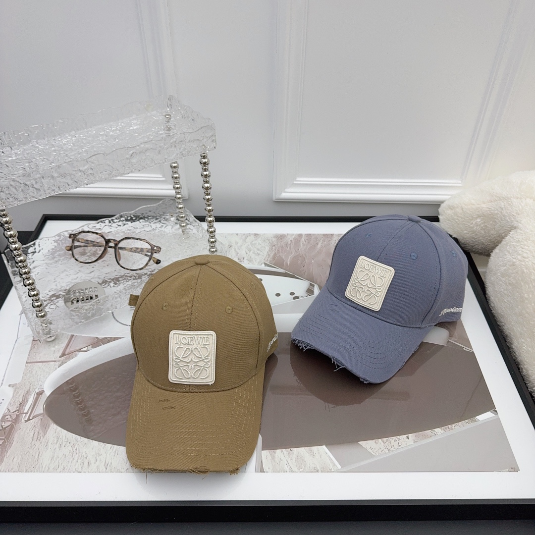 
罗意威 LOEWE新款原版原标设计，质感超好，外部线条定位标准，做工精细，简约大气低价走量！