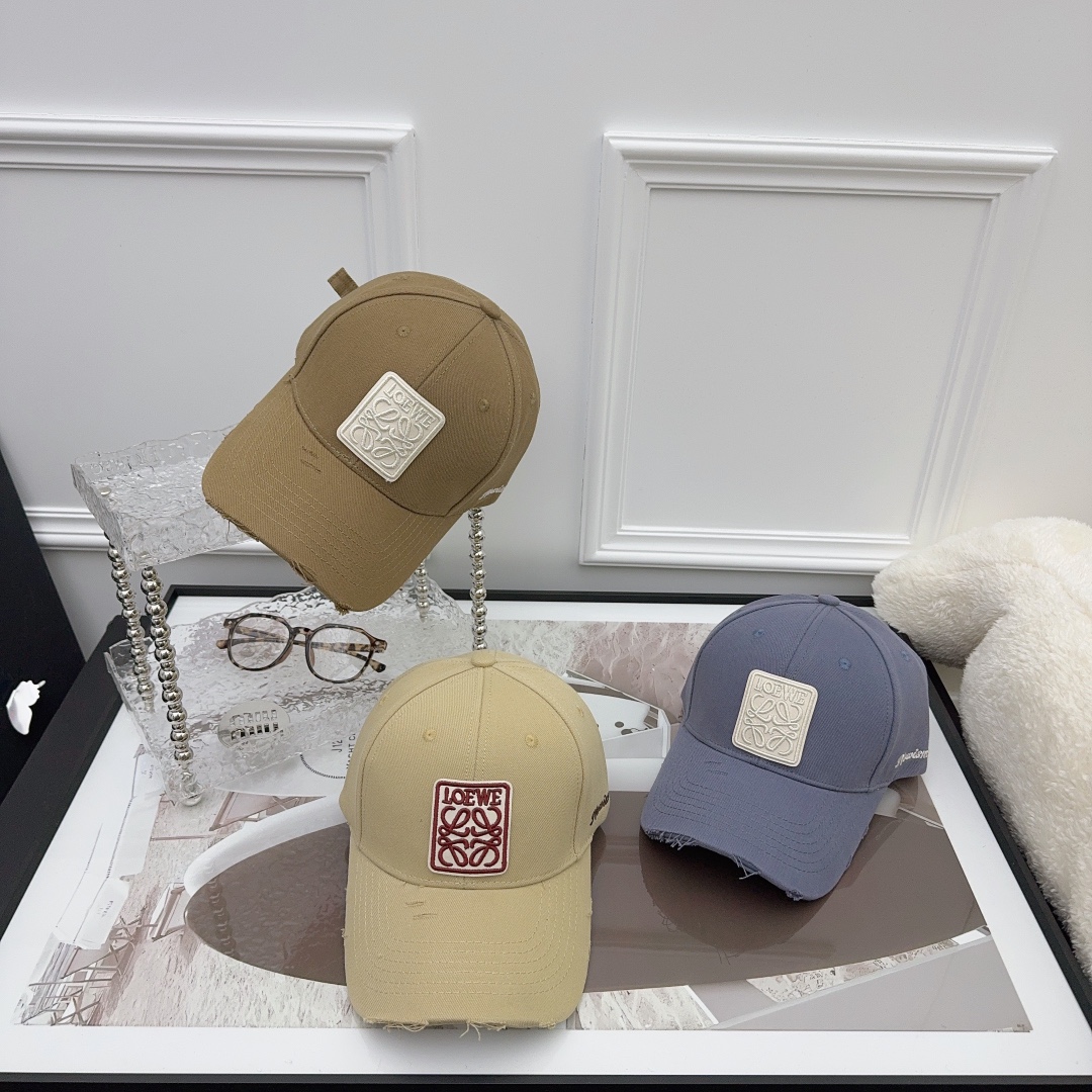 
罗意威 LOEWE新款原版原标设计，质感超好，外部线条定位标准，做工精细，简约大气低价走量！