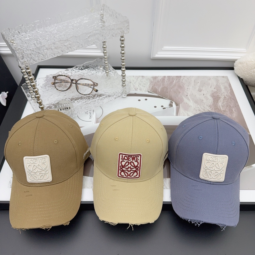 
罗意威 LOEWE新款原版原标设计，质感超好，外部线条定位标准，做工精细，简约大气低价走量！