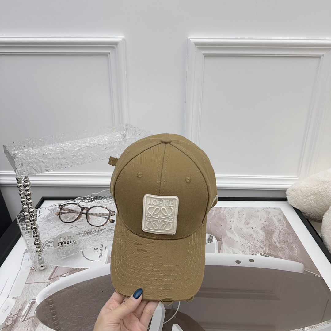 
罗意威 LOEWE新款原版原标设计，质感超好，外部线条定位标准，做工精细，简约大气低价走量！