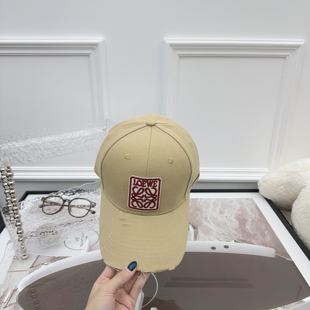 
罗意威 LOEWE新款原版原标设计，质感超好，外部线条定位标准，做工精细，简约大气低价走量！