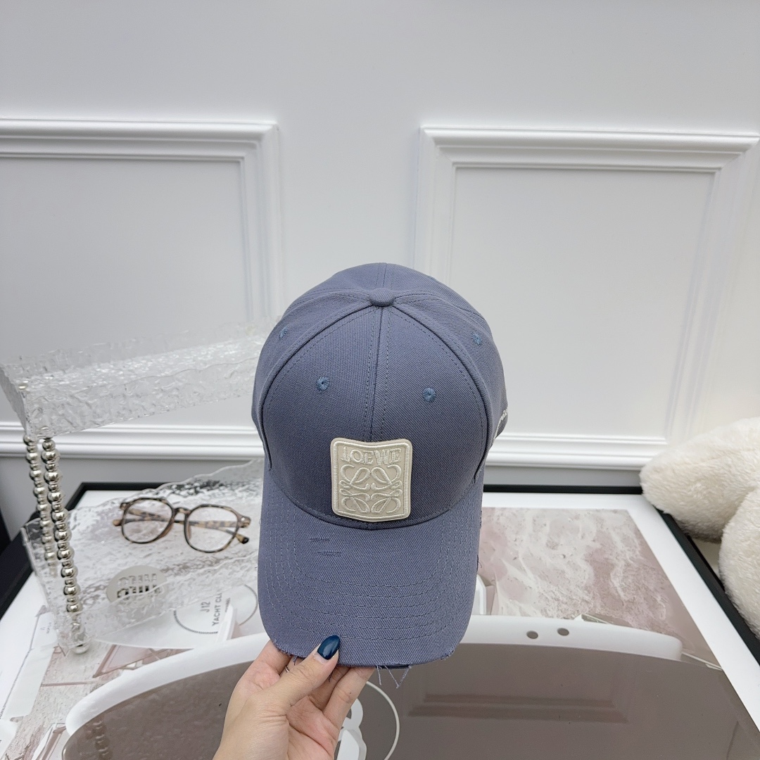 
罗意威 LOEWE新款原版原标设计，质感超好，外部线条定位标准，做工精细，简约大气低价走量！