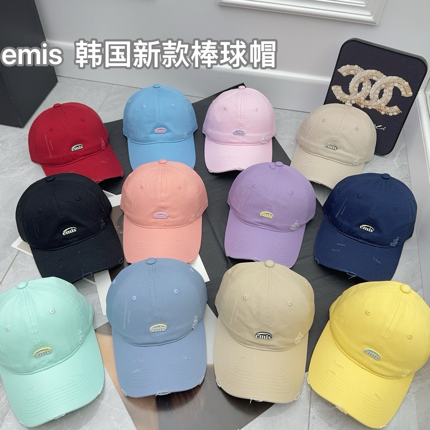  emis  😍
上新啦
韩国新款棒球帽 设计感十足‼️
夏天的颜色~