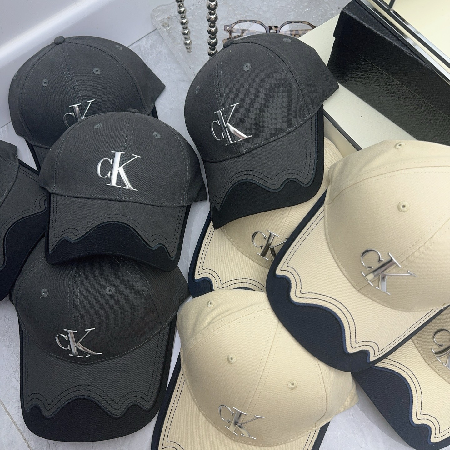 NO:357597,CK hits are here, high-quality custom-made hat, textured, same style for men and women, straw hat, fisherman hat, baseball hat, hat, espadrilles, hatsCK爆款来啦 高品质订单定制款 帽型正 有质感 男女同款 冲帽子草帽渔夫帽棒球帽,帽子,espadrilles,hats,hat
