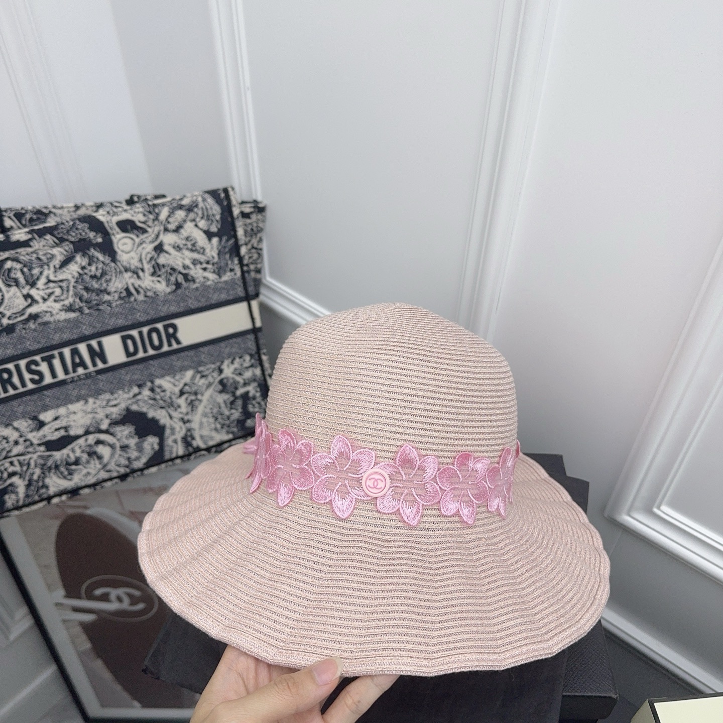 NO:357679,CHANEL Summer New Straw Hat Full of Elegance and Temperament!  Hat Straw Hat Fisherman Hat Baseball Hat, Hats, Chanel, espadrilles, hatsCHANEL 夏季新款草帽 优雅气质十足！ 帽子草帽渔夫帽棒球帽,帽子,chanel,espadrilles,hats,hat
