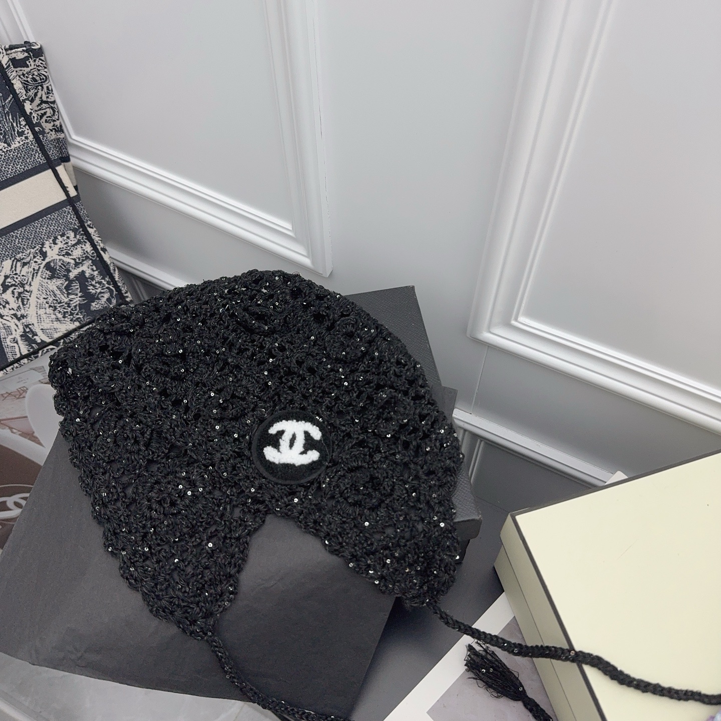 NO:357668,CHANEL new style handmade floral fala hat, the atmosphere is a must-see, and the photos are very photogenic!  Purchase high quality hat straw hat fisherman hat baseball hat, hat, chanel, espadrilles,hatsCHANEL 新款 手工花朵法拉帽 穿搭氛围感必入 拍照很上镜！ 代购高品质帽子草帽渔夫帽棒球帽,帽子,chanel,espadrilles,hats,hat