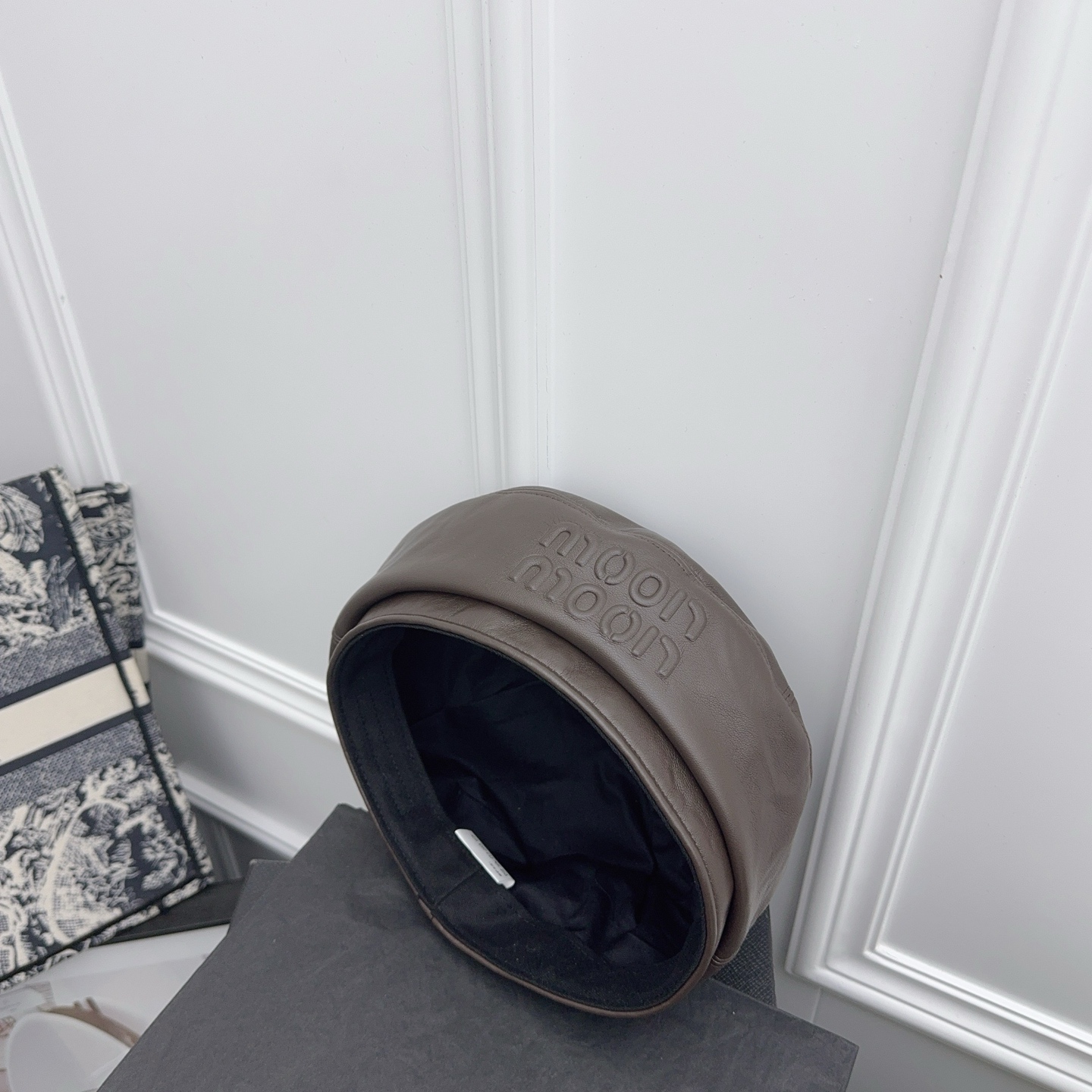 NO:357644,Autumn and winter, brown, beret, octagonal hat, new combination series, custom leather, high-end sense, straw hat, fisherman hat, baseball hat, hat, espadrilles, hats秋冬 咖色 贝雷帽 八角帽 新款组合系列 定制皮料 高级感拉满帽子草帽渔夫帽棒球帽,帽子,espadrilles,hats,hat