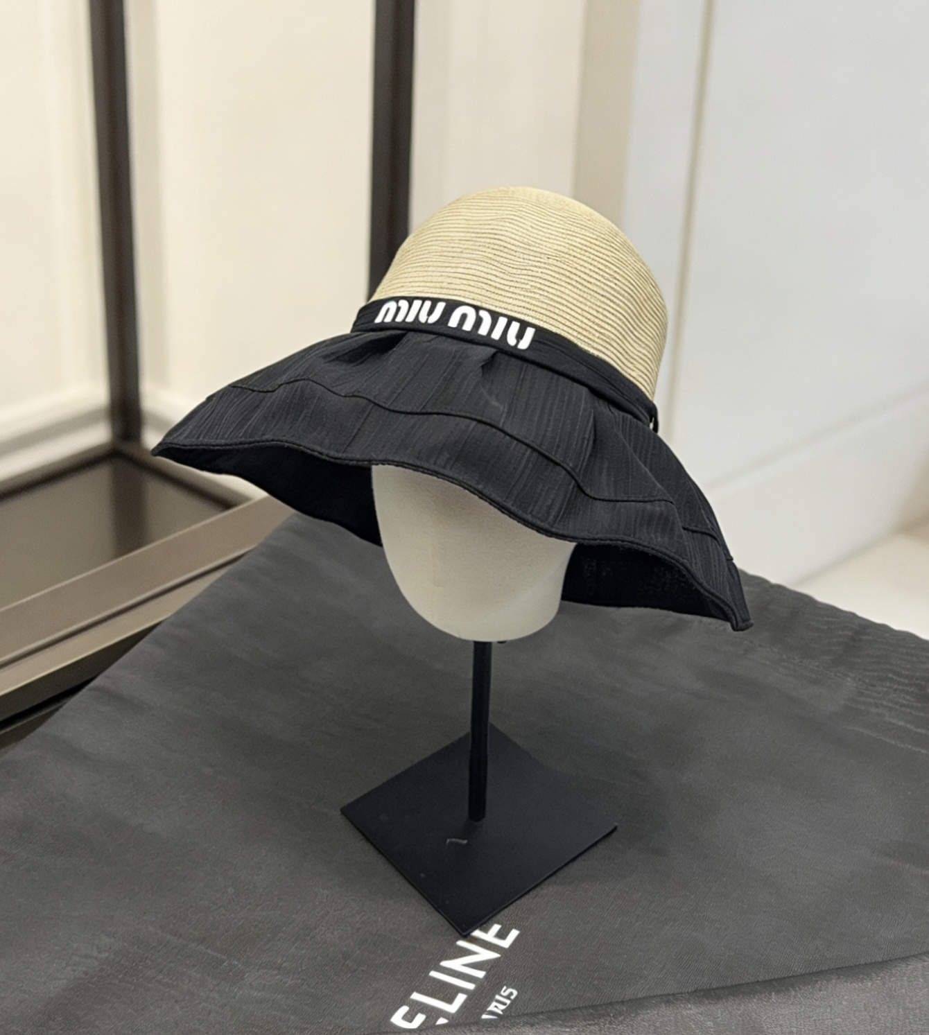 Miu Miu miumiu 高级感遮阳帽~