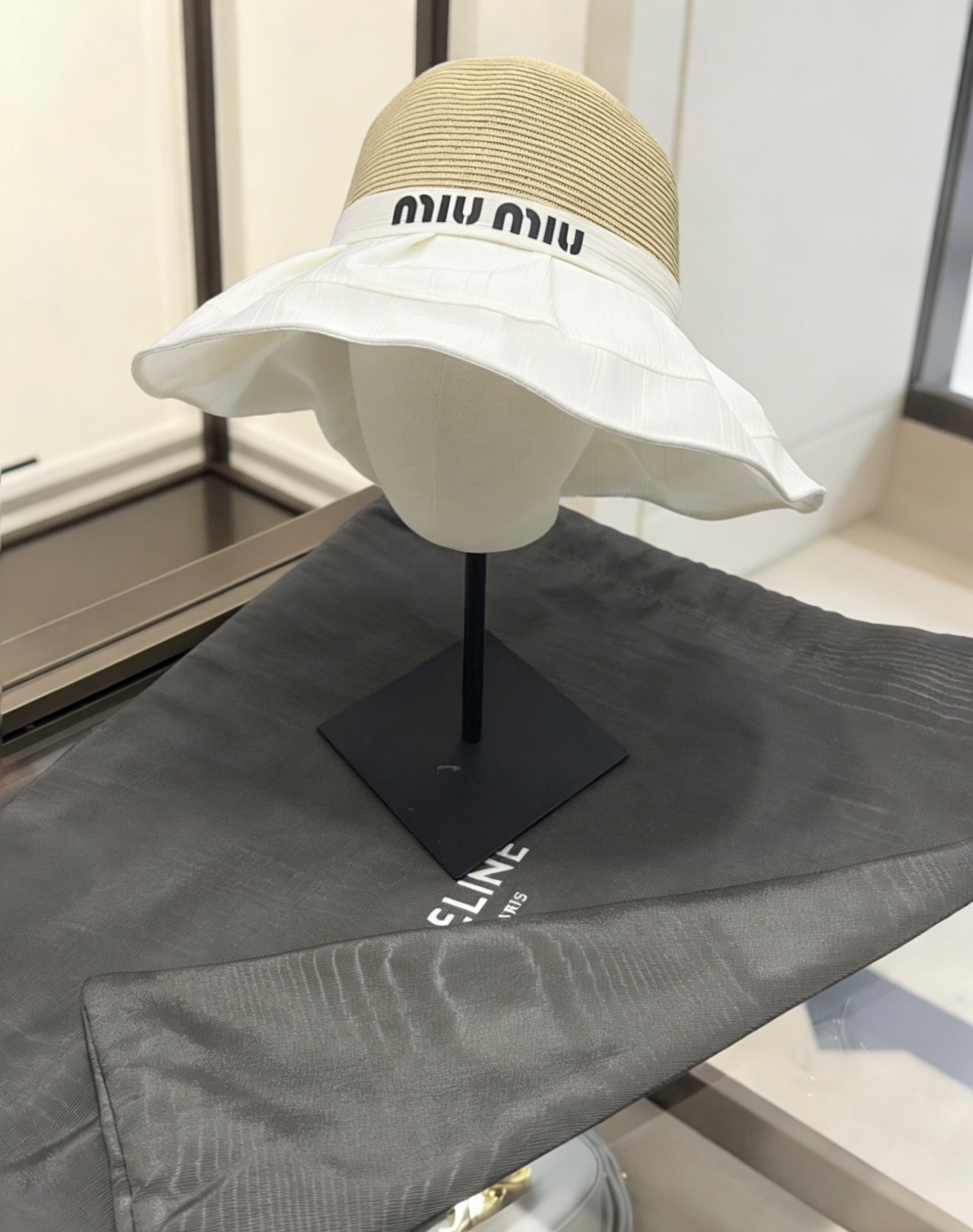 Miu Miu miumiu 高级感遮阳帽~
