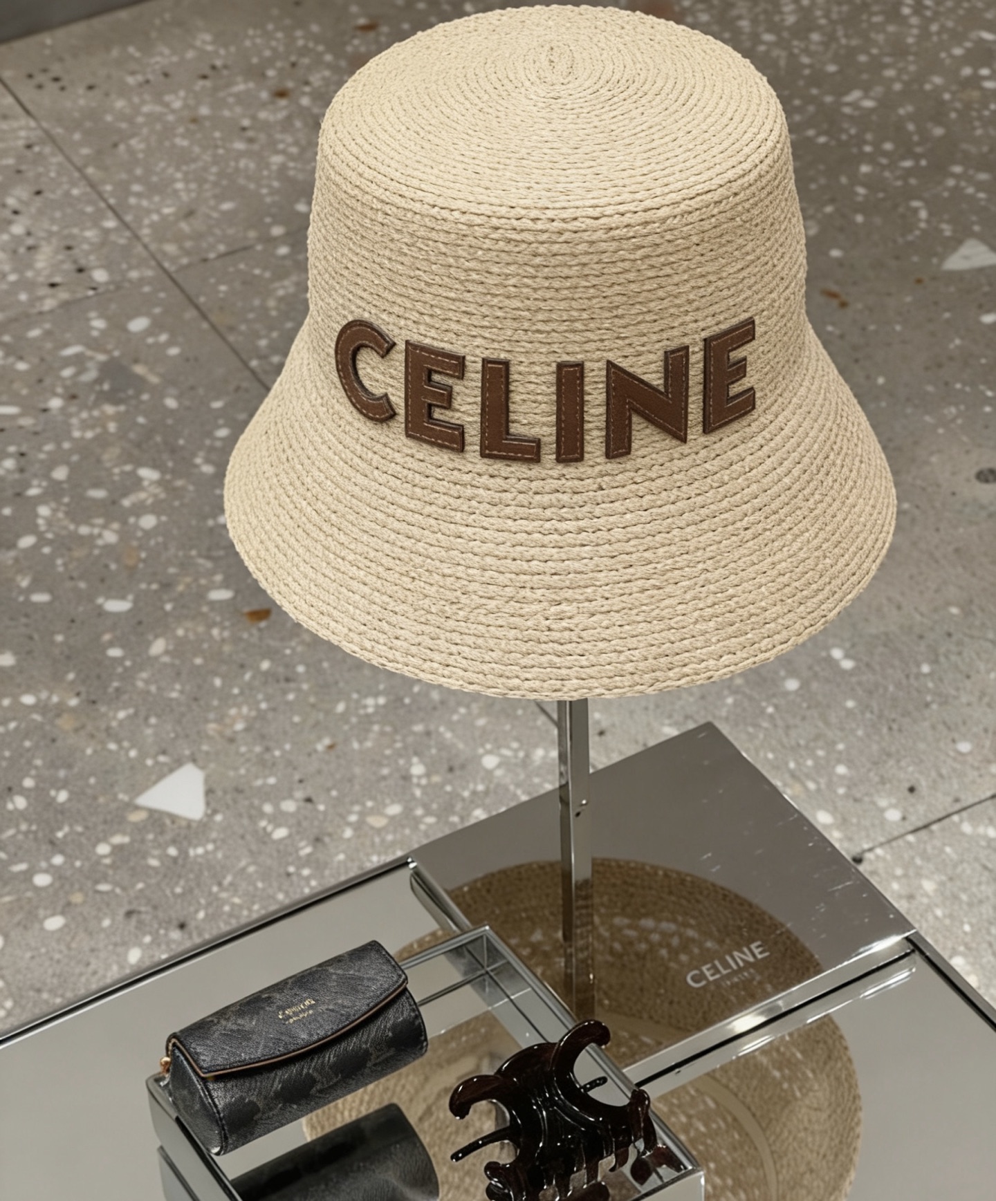 Celine CELINE草编帽 把极简高级感焊在头上了