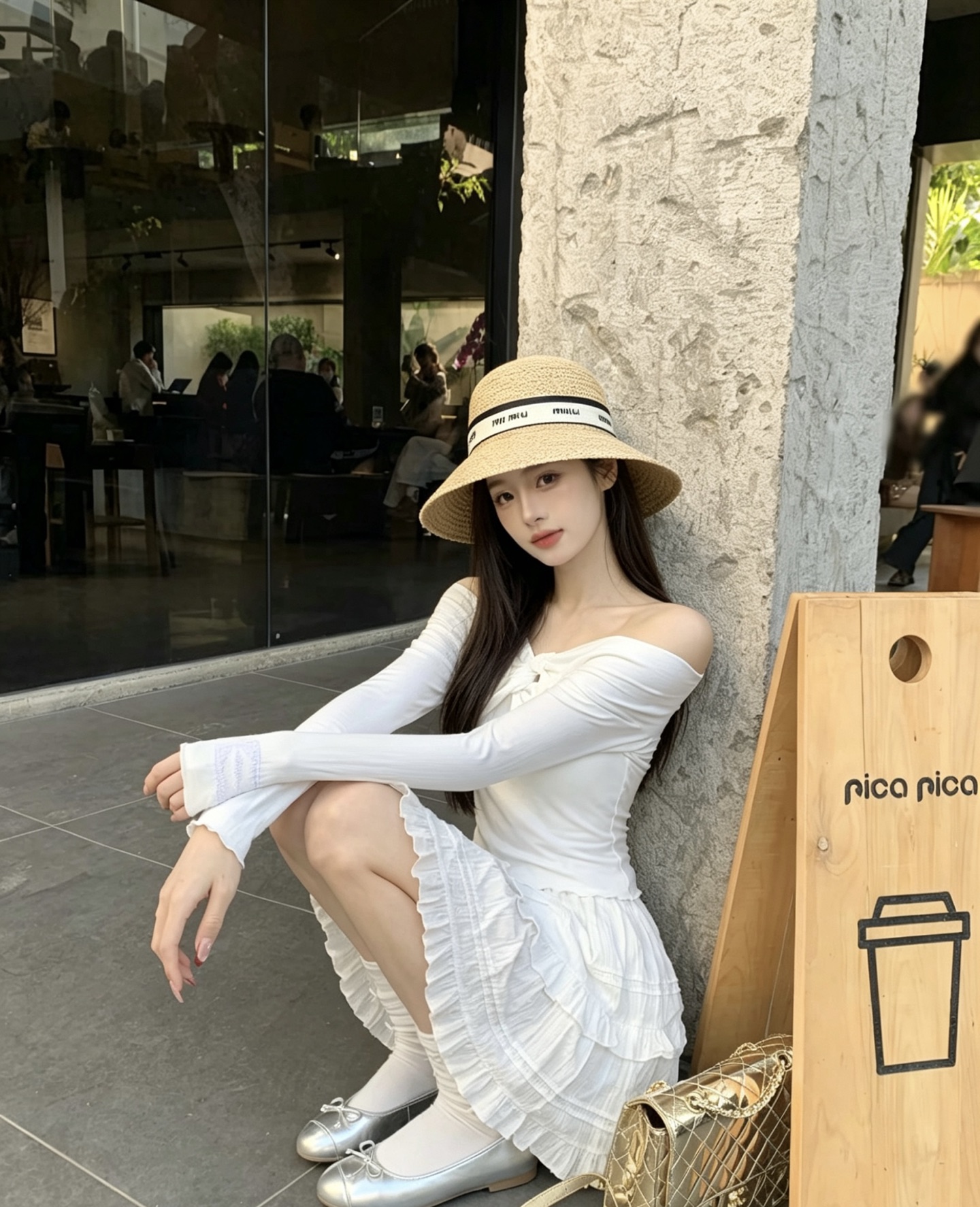 Pmiumiu缪缪又一款独家爆款诞生了缪缪拉菲草 酷飒甜美都能hold住✌🏻