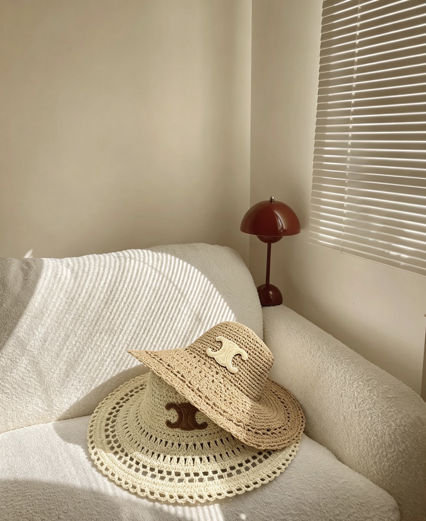NO:825062,CELINE straw hat, new summer hand hook hat, hollow brim design, full of relaxation during vacation!  Hats, straw hats, bucket hats, baseball caps, hats, celine, celine, espadrilles, hats19860909CELINE赛琳草帽 夏季新款手钩帽 镂空帽檐设计 度假松弛感拉满！帽子草帽渔夫帽棒球帽,帽子,celine,celine,espadrilles,hats,hat
