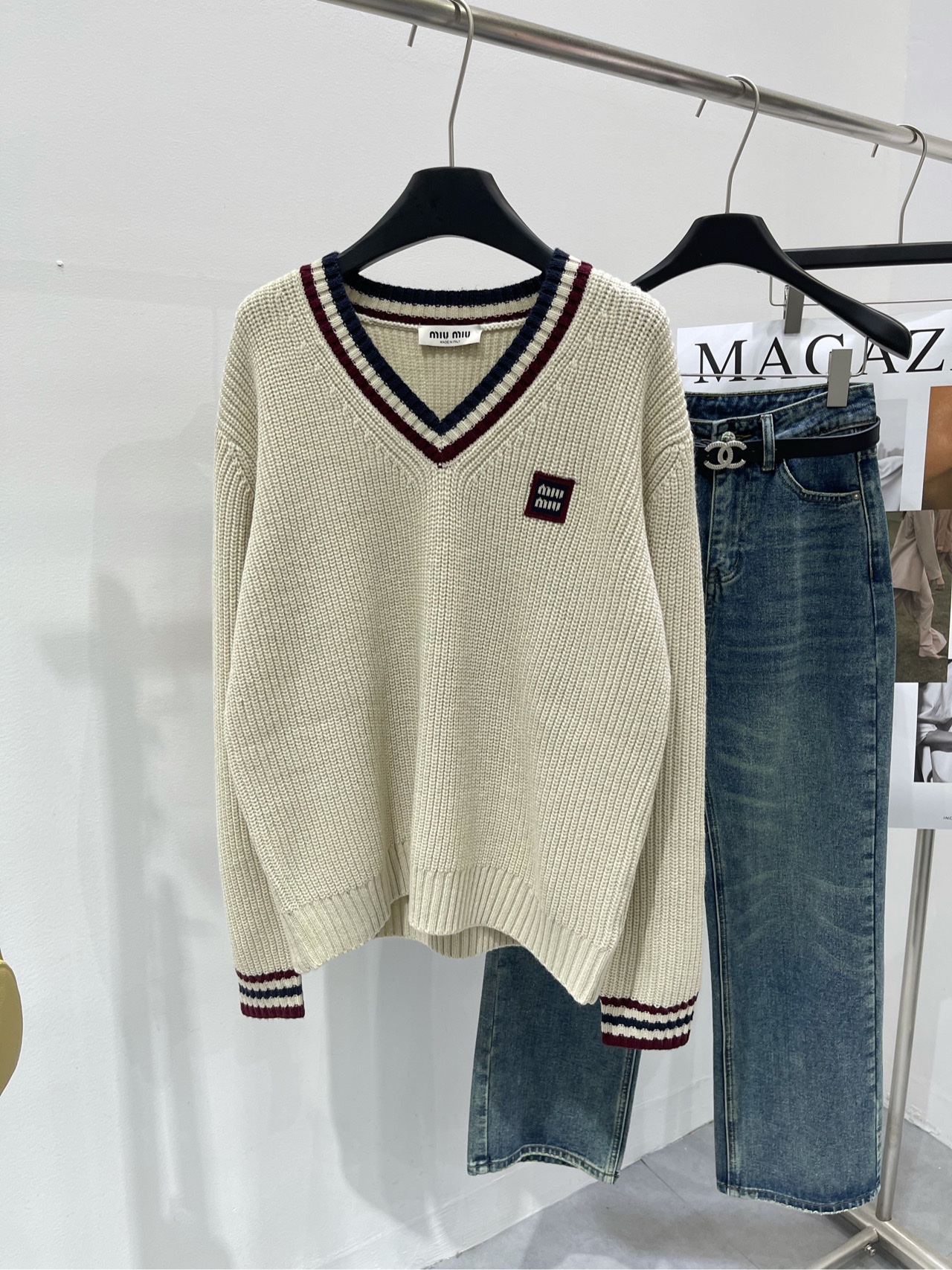 NO:434562,[M apricot red edge V-neck pullover sweater], fabric wool blend, color apricot color, college style retro contrast knitted sweater, you can feel warm once you wear it, the style is casual and lazy. The V-neck design modifies the neck lines, reducing age-reducing UP UP!  !  The shoulder-fitting design makes the shoulder lines smooth and smooth. The weaving method is tight, the velvet feels natural and rich, and it is highly warm and practical. The actual object will definitely be amazed!  Flat size S shoulder width 46, bust 110, garment length 62, sleeve length 61 M shoulder width 47, bust 114, garment length 63, sleeve length 62 L shoulder width 48, bust 118, garment length 64, sleeve length 63 Manual measurement will have 2~3cm errors within the normal range, sweaters, alexander wang19860909【M杏色红边V领套头毛衣】 ,面料羊毛混纺 颜色杏色 学院风复古撞色针织毛衣 一穿就能感受到温暖,风格是偏休闲慵懒 V领设计修饰脖颈线条,减龄感UP UP UP！！ 合肩设计,衬得肩部线条流畅好 织法紧密,绒感自然而丰富,保暖实用性强 实物到手肯定被惊艳到！ 平铺尺码 S肩宽46,胸围110,衣长62,袖长61 M肩宽47,胸围114,衣长63,袖长62 L肩宽48,胸围118,衣长64,袖长63 手工测量会有2~3cm误差属于正常范围,,sweaters,alexander wang,Women's clothing