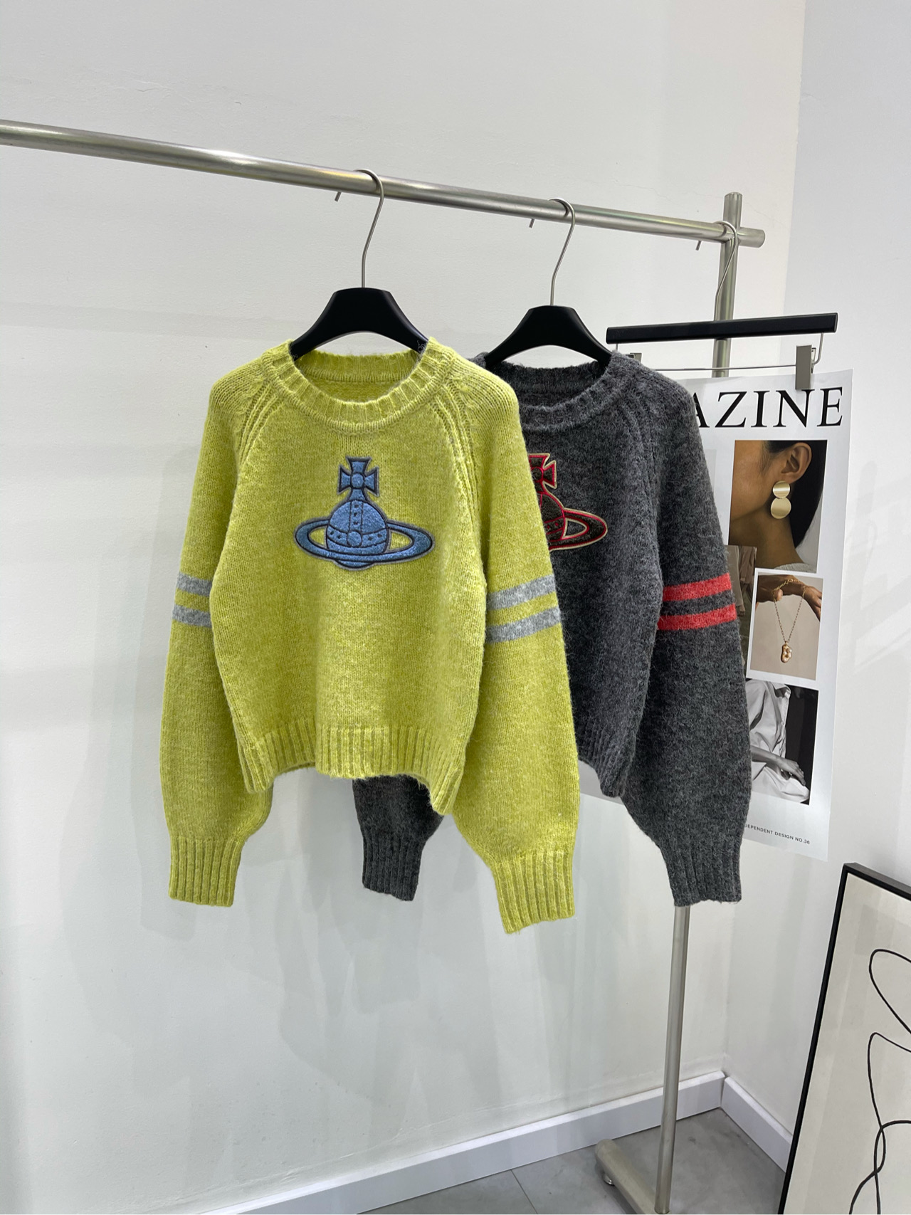 NO:298414,[Towel Saturn embroidered round neck sweater] Fabric wool alpaca blend, color lemon yellow, dark gray, Saturn pattern jacquard lazy style round neck pullover sweater, new wool pullover sweater new style shipped!  The body is made of classic logo towel patch embroidery, and each needle and thread reveals high-end and texture, which is simply unwilling to let go! Classic logo, unique charm, Saturn's pattern size is the same, the color size is the same, so time-consuming and laborious, just to make each piece of clothing, the fabric and yarn are all made of woven and dyed. The biggest highlight of this model is the classic logo patch embroidery. The unique design is super eye-catching! Wear it, you are the most beautiful boy on the street! Imported knitted yarn comfortable texture, loose short style design, no matter how tall, fat and thin, can be easily controlled. Flat size S raboscrews, bust 96, 53, rotator sleeves 72 M raboscrews, bust 100, 55, rotator sleeves 73 L raboscrews, bust 104, 57, rotator sleeves 74  Manual measurement will have 2~3cm errors within the normal range, sweaters, alexander wang19860909【毛巾土星刺绣圆领毛衣】 面料羊毛羊驼毛混纺 颜色柠檬黄、深灰 土星图案提花慵懒风圆领套头毛衣 新品羊毛套头毛衣新款出货！ 衣身采用了经典的标识毛巾贴片绣 而且每一针每一线都透露着高级与质感 简直让人爱不释手! 经典标识 独特魅力 土星图案大小全部对比一致订做 颜色大小一摸一样 这般费时费力的去做 也只是为了每款衣服能够更加对版 面料纱线全是订织定染 这款最大的亮点就是经典标识贴片绣 独特的设计超吸睛! 穿上它,你就是街头最靓的仔! 进口针织纱线舒适质感 宽松的短款版型设计 不挑身材,无论高矮胖瘦都能轻松驾驭 平铺尺码 S插肩袖,胸围96,衣长53,肩袖长72 M插肩袖,胸围100,衣长55,肩袖长73 L插肩袖,胸围104,衣长57,肩袖长74 手工测量会有2~3cm误差属于正常范围,,sweaters,alexander wang,Women's clothing