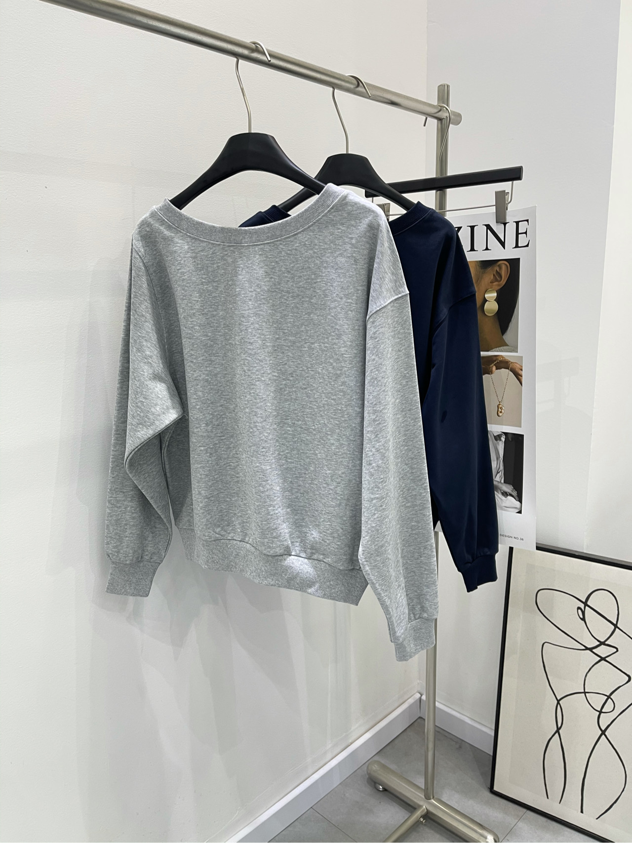 【Ann字母印花斜肩卫衣】🔺，面料：毛圈棉颜色：灰色、藏蓝Ann 秋冬系列新款斜肩卫衣 痞幼/吴宣仪同款