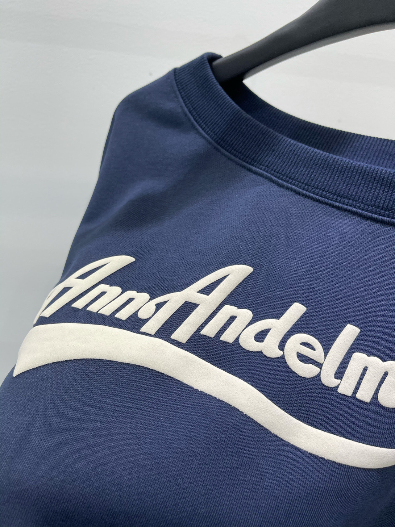 【Ann字母印花斜肩卫衣】🔺，面料：毛圈棉颜色：灰色、藏蓝Ann 秋冬系列新款斜肩卫衣 痞幼/吴宣仪同款