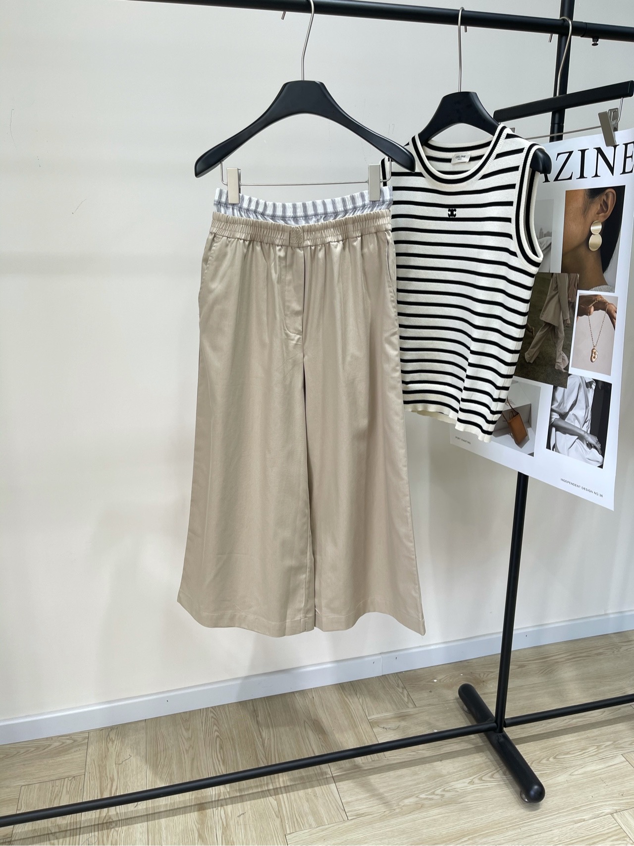 NO:317869,【loe khaki wide-leg casual nine-leg pants】Fabric cotton color khaki loew*2025ss new wide-leg pants, same style as Yang Mi, small girls can match this way, choose khaki color matching, emphasize color coherence, high-waist nine-leg pants, revealing ankles, can be matched with the same series of short windbreaker jackets. The overall shape is simple and capable, showing fashionable personality. Suitable for various daily occasions, helping small girls to easily create a tall feeling Flat size S waist 66 elasticity, hip 108, trouser length 89 M waist 70 elasticity, hip 112, trouser length 90 L waist 74 elasticity, hip 116, trouser length 91 Manual measurement will have 2~3cm errors within the normal range, loewe, jackets & coats, alexander wang19860909【loe卡其色阔腿休闲九分裤】 面料全棉 颜色卡其色 loew*2025ss新款阔腿裤 杨幂明星同款 小个子女生可这样搭 选卡其色同系搭配,强调色彩连贯性 高腰九分阔腿裤,露出脚踝 可搭配同系列短风衣外套 整体造型简约干练,尽显时尚个性 适合日常多种场合 助小个子女生轻松打造高挑感 平铺尺码 S腰围66弹力,臀围108,裤长89 M腰围70弹力,臀围112,裤长90 L腰围74弹力,臀围116,裤长91 手工测量会有2~3cm误差属于正常范围,,loewe,jackets & coats,alexander wang,Women's clothing