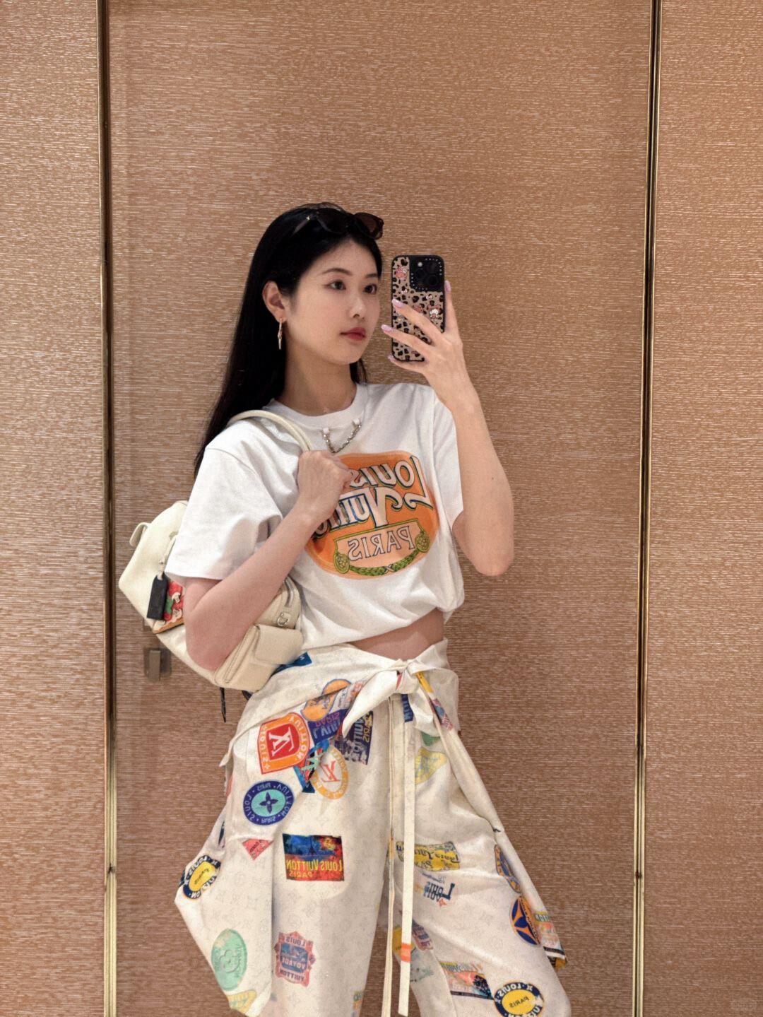 NO:333524,Ss spring and summer new style Rainbow Holiday Series Classic MONOGRAM printed chain short-sleeved T-shirt, T-shirt, tees, t-shirt, alexander wang19860909Ss春夏新款 彩虹假日 系列经典MONOGRAM印花链条短袖T恤,,T-shirt,tees，t-shirt,alexander wang,Women's clothing