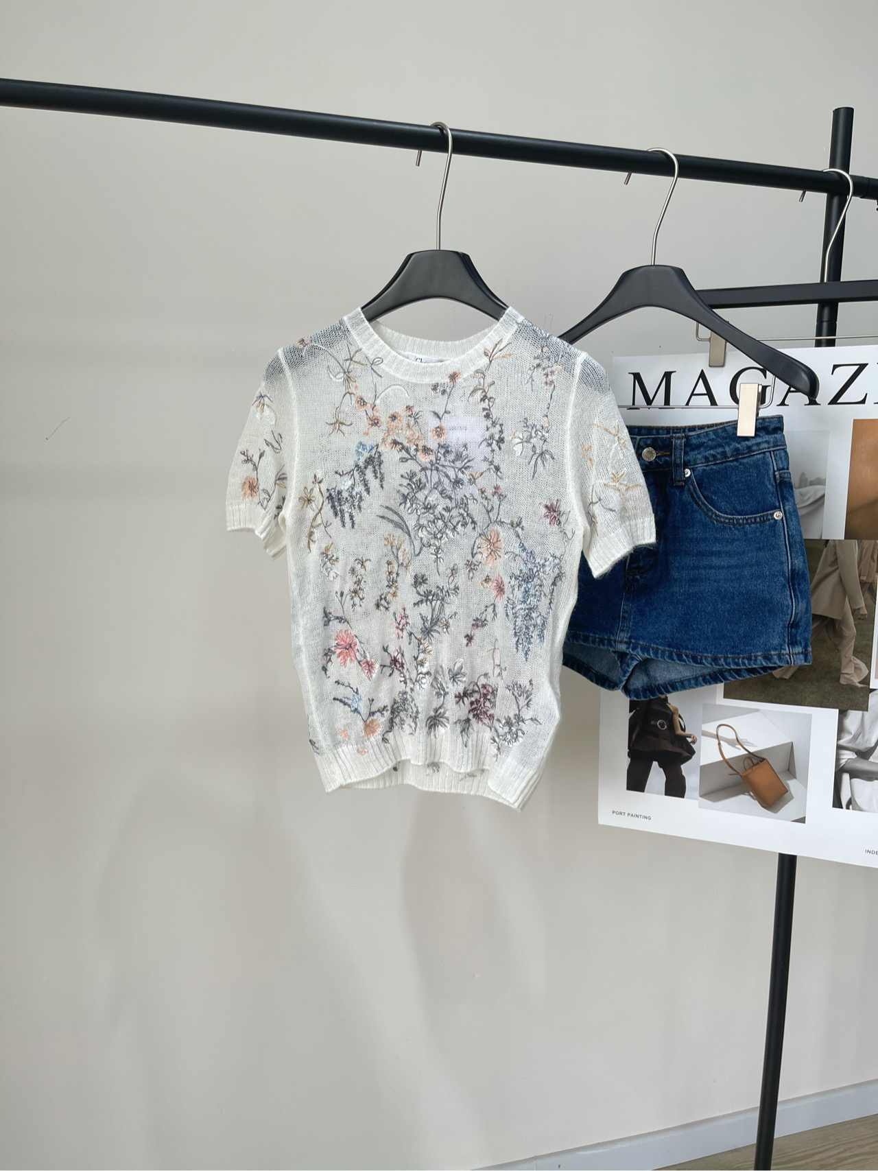 NO:335836,[D Heavy Industry Plant and Flower Embroidery hollow short sleeves], fabric wool   mohair   mulberry silk Color picture color Dio25 spring and summer new style Customized mohair mulberry silk yarn Heavy Industry three-dimensional embroidery knitted tops shipped. I have to sigh at the exquisiteness and beauty of embroidery. Three-dimensional embroidery. Colorful yarn gives people a high-end, warm and elegant temperament. Every angle is very durable. The material is soft and soft. It is soft and glutinous. It is easy to use. It is easy to wear for both commuting and daily gatherings. It is very outstanding. The favorite of the gentle lady. It is not bloated. Everyone can control it well to wear it to create the 