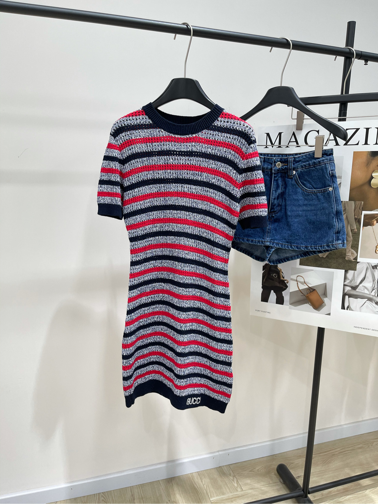 NO:410209,[GU red and blue striped hollow short-sleeved dress], fabric cotton + nylon, color red and blue stripes · 5/hot spot Gucc*｜25 new short-sleeved knitted dress, exquisite regular style, huge slimming on the upper body!  Customized jacquard craftsmanship, low-key and luxurious!  A must-have item for fashionable things unlocks all outfits!  Determine the quality of my home!  Classic items are fashionable and high-end, and the classic style is versatile and not picky!  Flat size S shoulder width 37, bust 78 elastic, skirt length 83, sleeve length 24 M shoulder width 38, bust 82 elastic, skirt length 84, sleeve length 25 L shoulder width 39, bust 86 elastic, skirt length 85, sleeve length 26 Manual measurement will have 2~3cm errors within the normal range, gucci, skirt, T-shirt, alexander wang19860909【GU红蓝条纹镂空短袖连衣裙】 ,面料棉+锦纶 颜色红蓝条纹 · 5/爆款现货 Gucc*｜25新品短袖针织连衣裙 精致常规版型上身巨显瘦！ 定制提花工艺 低调奢华！ 时髦精必备单品解锁所有穿搭！ 认准我家品质！经典单品时髦又高级 经典版型百搭不挑人！ 平铺尺码 S肩宽37,胸围78弹力,裙长83,袖长24 M肩宽38,胸围82弹力,裙长84,袖长25 L肩宽39,胸围86弹力,裙长85,袖长26 手工测量会有2~3cm误差属于正常范围,,gucci,skirts,T-shirt,alexander wang,Women's clothing