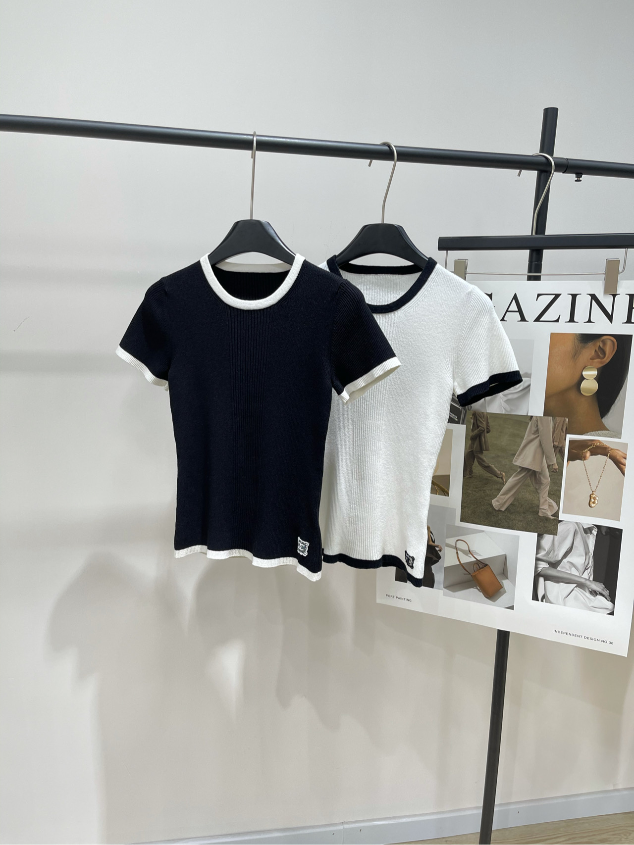 NO:412180,[Xiaoxiang black and white lace logo round neck short sleeves], high sticky cotton fabric, color white, black chanel Chanel 25 spring and summer series original customization!  The three-dimensional lace embroidery knitted short sleeves with edge threads. The lace embroidery mark is beautiful. The thread is highly elastic cotton texture. Comfortable with the modification and slimming. Flat size S shoulder width 30, bust 64 elastic, garment length 51, sleeve length 16 M shoulder width 31, bust 68 elastic, garment length 52, sleeve length 17 L shoulder width 32, bust 72 elastic, garment length 54, sleeve length 18. There will be 2~3cm errors in manual measurements., chanel, chanel, T-shirt, alexander wang19860909【小香黑白蕾丝徽标圆领短袖】 ,面料高粘棉 颜色白色、黑色 chanel香奈儿25春夏系列 原版定制！ 拼边螺纹立体蕾丝刺绣针织短袖 蕾丝刺绣标好看的嘞 螺纹高弹力棉质感 舒适带着筋骨的修饰和显瘦 平铺尺码 S肩宽30,胸围64弹力,衣长51,袖长16 M肩宽31,胸围68弹力,衣长52,袖长17 L肩宽32,胸围72弹力,衣长54,袖长18 手工测量会有2~3cm误差属于正常范围,,chanel,chanel,T-shirt,alexander wang,Women's clothing