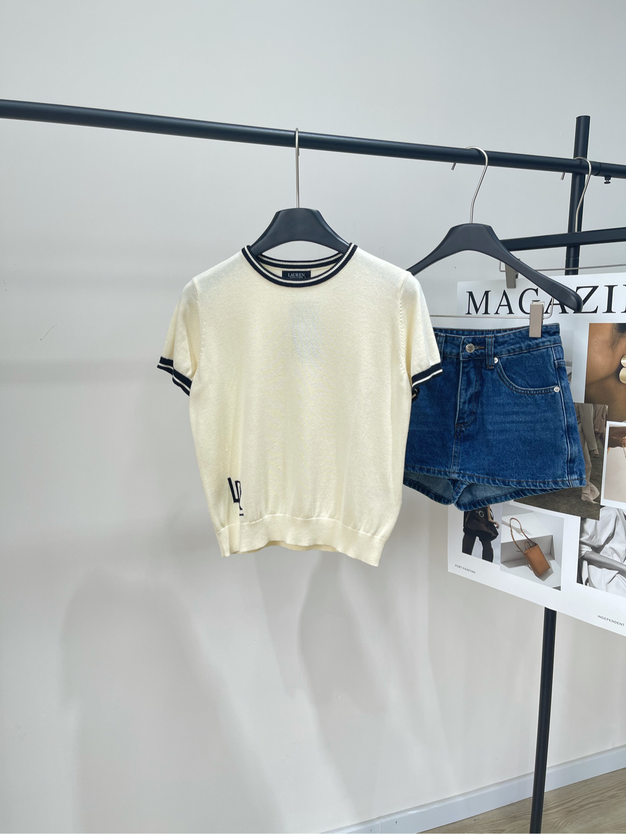 NO:413237,[Rafmi Apricot black edge round neck short sleeve], fabric Tianshi cotton, color rice Apricot color, early spring contrast round neck knitted~ Simple style and self-designed texture The fabric feels delicate and dense, and has a skinny touch. The regular style of clothes, small MM can also have all the collar/cuff/contrast color design, simple and not simple. A top that is often worth buying~ Flat size S shoulder width 35, bust 88 elastic, 49, sleeve length 18 M shoulder width 36, bust 92 elastic, 50, sleeve length 19 L shoulder width 37, bust 96 elastic, 51, sleeve length 20 Manual measurement will have 2~3cm errors belong to the normal range, T-shirt, alexander wang19860909【拉夫米杏色黑边圆领短袖】 ,面料天丝棉 颜色米杏色 早春撞色圆领针织来啦~ 简单的款式又自带设计感 面料手感细腻密实,敲级有骨感 常规款的衣长,小个子MM也丸全可以 领口/袖口/撞色的设计,简约不简单 菲常值得入手的一款上衣~ 平铺尺码 S肩宽35,胸围88弹力,衣长49,袖长18 M肩宽36,胸围92弹力,衣长50,袖长19 L肩宽37,胸围96弹力,衣长51,袖长20 手工测量会有2~3cm误差属于正常范围,,T-shirt,alexander wang,Women's clothing