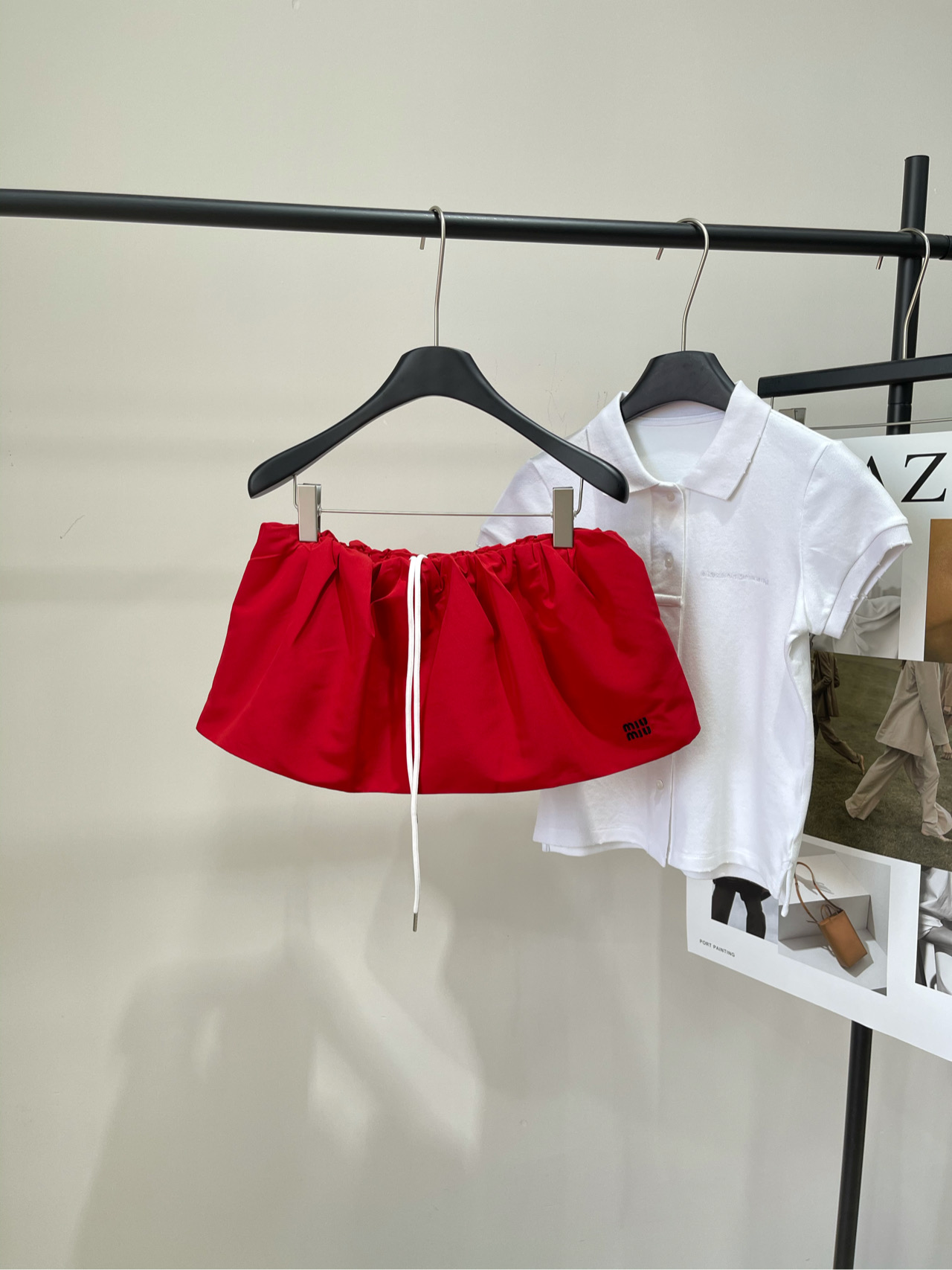 NO:413269,[M red puffy mini skirt], fabric cotton + polyester fiber color red This Miu* short skirt is too amazing!  The perfect combination of cotton + polyester fiber, comfortable and high-end!  The skin-friendly feeling of cotton + the clarity of polyester fiber. The upper body is breathable and not easy to wrinkle. The red color is just right. It has a lively and youthful atmosphere~ It is simply too comfortable to wear it in summer~ You can go out by just wearing white shoes!  Low-key, high-end and versatile. You can hold it on daily commute or date. The atmosphere is even more pleasing to the fullest~ Flat size (with underwear lining) S waist circumference 64 elasticity, skirt length 25 M waist circumference 68 elasticity, skirt length 26 L waist circumference 72 elasticity, skirt length 27 manual measurement will have 2~3cm errors within the normal range, miumiu, skirt, alexander wang19860909【M红色蓬蓬迷你短裙】 ,面料棉+聚酯纤维 颜色红色 这条Miu*短裙也太绝了吧！ 棉+聚酯纤维的完美组合,舒适又高级！ 棉质的亲肤感 + 聚酯纤维的挺括度 上身既透气又不易皱 正红配色不深不浅的刚刚好 自带一种活力青春的氛围感～ 夏天穿它简直不要太舒服～ 随便搭个小白鞋就能出门！ 低调又高级又百搭 日常通勤或约会都能hold住 拍照更是氛围感拉满～ 平铺尺码（有底裤内衬） S腰围64弹力,裙长25 M腰围68弹力,裙长26 L腰围72弹力,裙长27 手工测量会有2~3cm误差属于正常范围,,miumiu,skirts,alexander wang,Women's clothing