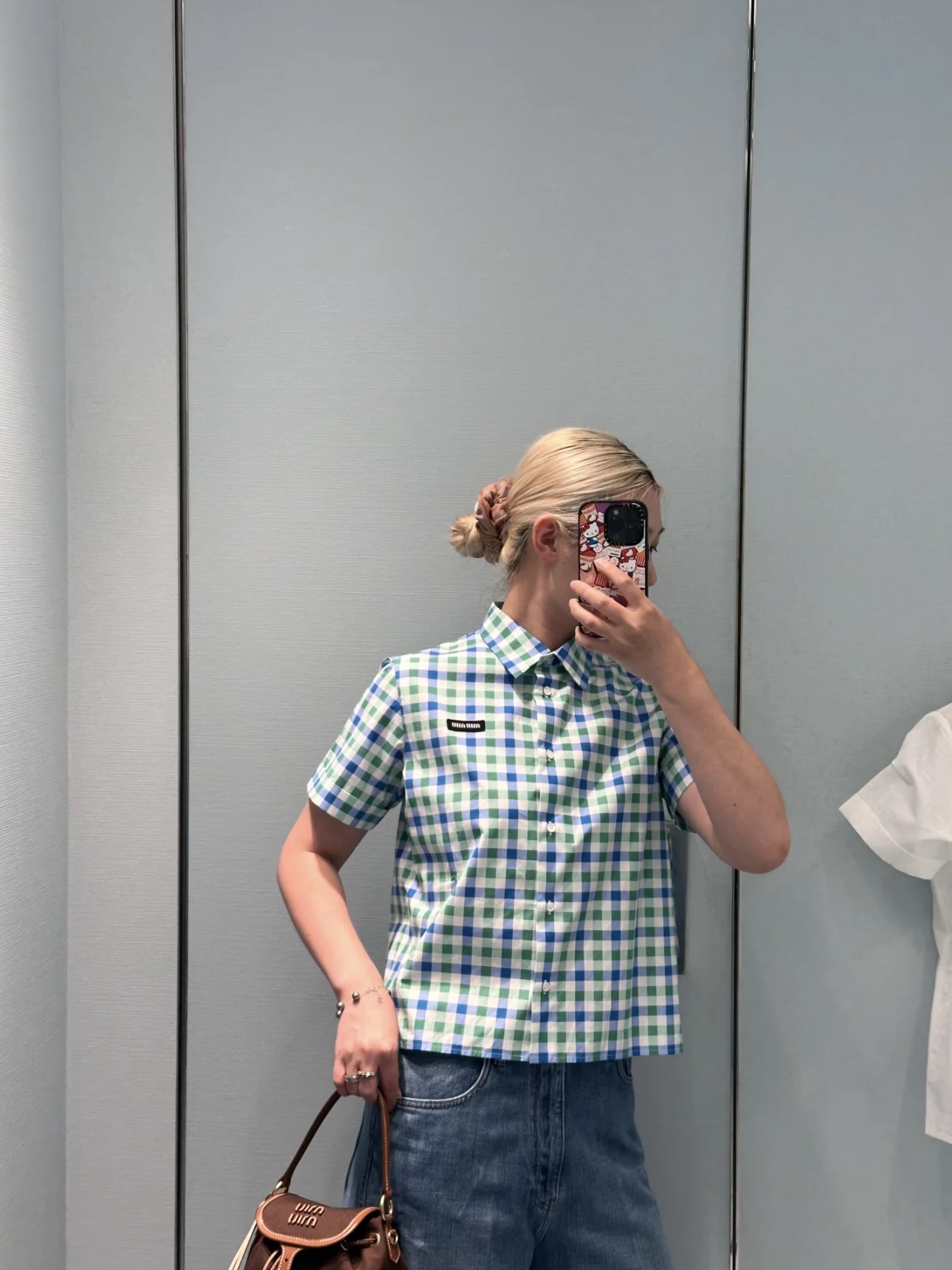 NO:421962,The plaid intertwined with blue, green and white outlines the poetic summer with fresh and elegant tones. The short straight shoulder style is cut neatly and exquisitely, giving the figure a perfect finish.,,alexander wang19860909蓝绿白交织的格纹,以清新淡雅的色调勾勒出夏日的诗意.正肩短款剪裁,利落而精致,赋予身形恰到好处的修饰.,,alexander wang,Women's clothing