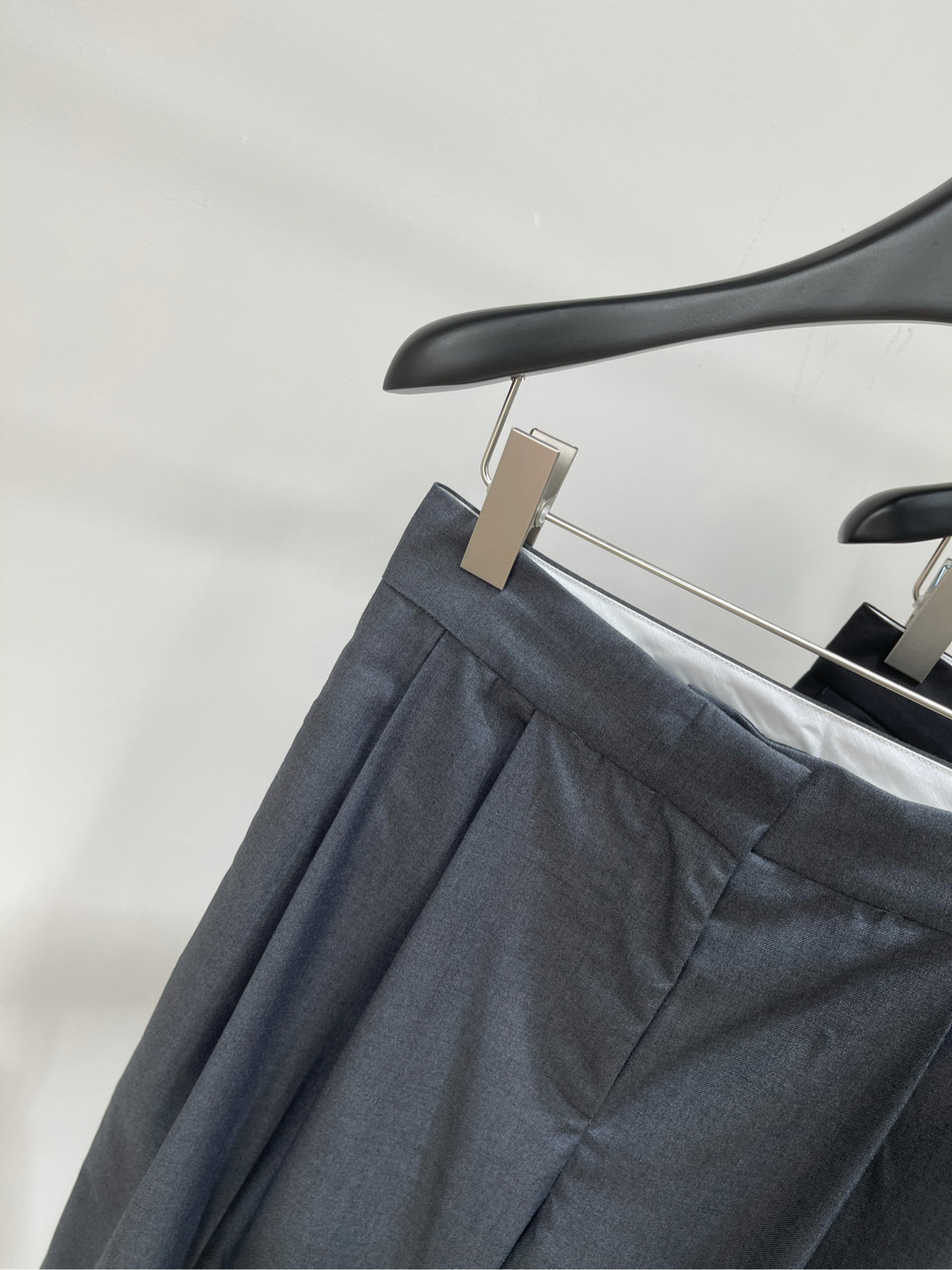 【Ann两色压褶西装长裤】🔺，面料：聚酯纤维+粘胶颜色：灰色、黑色王心凌同款！ANN垂感西裤灰色，黑色两