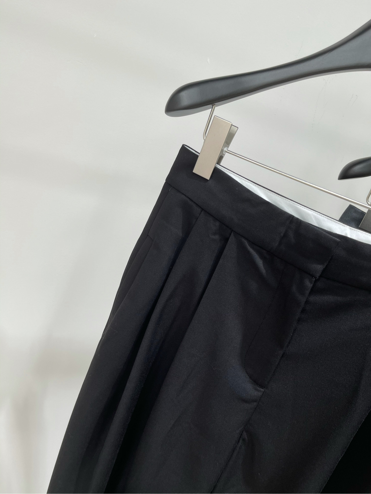 【Ann两色压褶西装长裤】🔺，面料：聚酯纤维+粘胶颜色：灰色、黑色王心凌同款！ANN垂感西裤灰色，黑色两