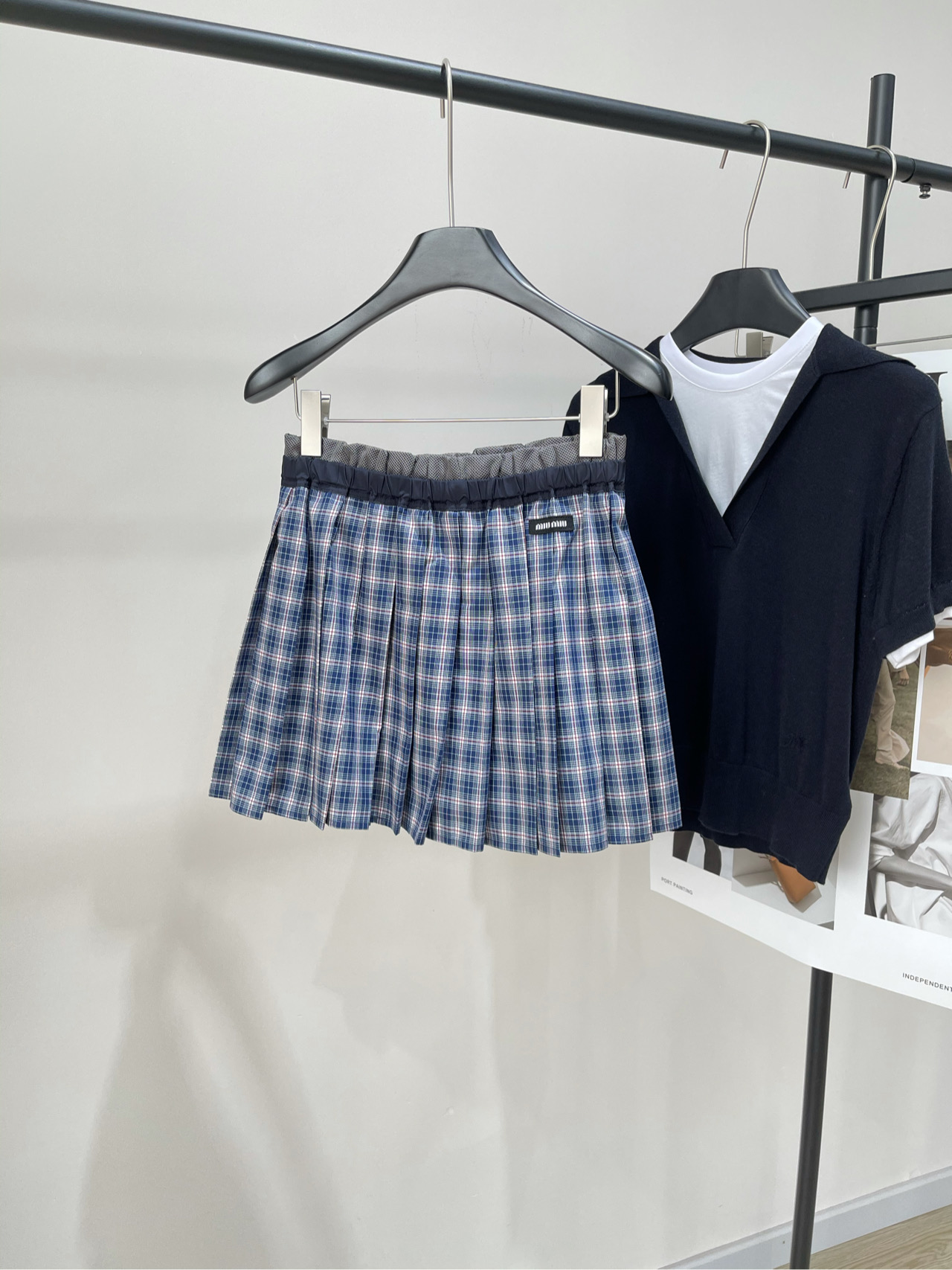 NO:427082,[M purple blue grid mesh pleated short skirt], fabric cotton + mesh color purple blue plaid *｜ plaid short skirt with plaid mesh 25SS summer new style!  Intellectuals' classic check pleated skirt with customized woven fabric!  Decorated with brand logo patch, mesh spliced ​​lace elastic waist, it is recommended to expose the waistband with a little sporty style, pleated silhouette hem, a set of matching looks better, college style!  Flat size S waist circumference 64 elasticity, skirt length 37 M waist circumference 68 elasticity, skirt length 38 L waist circumference 72 elasticity, skirt length 39 manual measurement will have 2~3cm errors within the normal range, skirt, skirt wang19860909【M紫蓝格网面外翻百褶短裙】 ,面料棉+网纱 颜色紫蓝格纹 *｜格纹网面外翻短款半裙 25SS夏季新款上新！ 知识分子经典格纹百褶短裙 定制色织面料！ 饰有品牌标识贴饰 网纱拼接蕾丝松紧腰头 穿搭建议露出腰头带点运动风 百褶廓形下摆 一套搭配更好看 学院风！ 平铺尺码 S腰围64弹力,裙长37 M腰围68弹力,裙长38 L腰围72弹力,裙长39 手工测量会有2~3cm误差属于正常范围,,skirts,alexander wang,Women's clothing