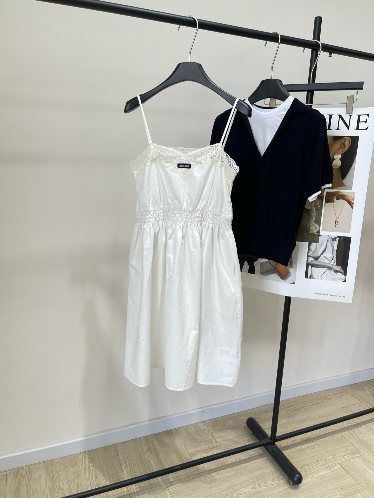 NO:427102,【M white lace waist suspender skirt】, fabric cotton + lace color white Mi*25 spring and summer new style Customized pure color embroidered floral pattern Contrast color logo letter lace flowers Suspended dress shipment Premium and fashionable items Lace pattern design is very fashionable The upper body is the most beautiful baby Customized flower lace Loose style cut For the size and style of the page, and exquisite craftsmanship All details are online Flat size S bust 82 elastic, waist 72 elastic, skirt length 95 M bust 86 elastic, waist 76 elastic, skirt length 96 L bust 90 elastic, waist 80 elastic, skirt length 97 manual measurement will have 2~3cm errors within the normal range, skirt, skirt19860909【M白色蕾丝拼接收腰吊带裙】 ,面料棉+蕾丝 颜色白色 Mi*25春夏新款 定制净色刺绣花卉图案 撞色徽标字母蕾丝花朵 吊带连衣裙出货 高级又时髦的单品 蕾丝图案设计好时髦 上身就是最靓的崽 定制的花朵蕾丝 宽松版型裁剪 对版尺寸和版型 还有精致的工艺所有细节都在线 平铺尺码 S胸围82弹力,腰围72弹力,裙长95 M胸围86弹力,腰围76弹力,裙长96 L胸围90弹力,腰围80弹力,裙长97 手工测量会有2~3cm误差属于正常范围,,skirts,alexander wang,Women's clothing