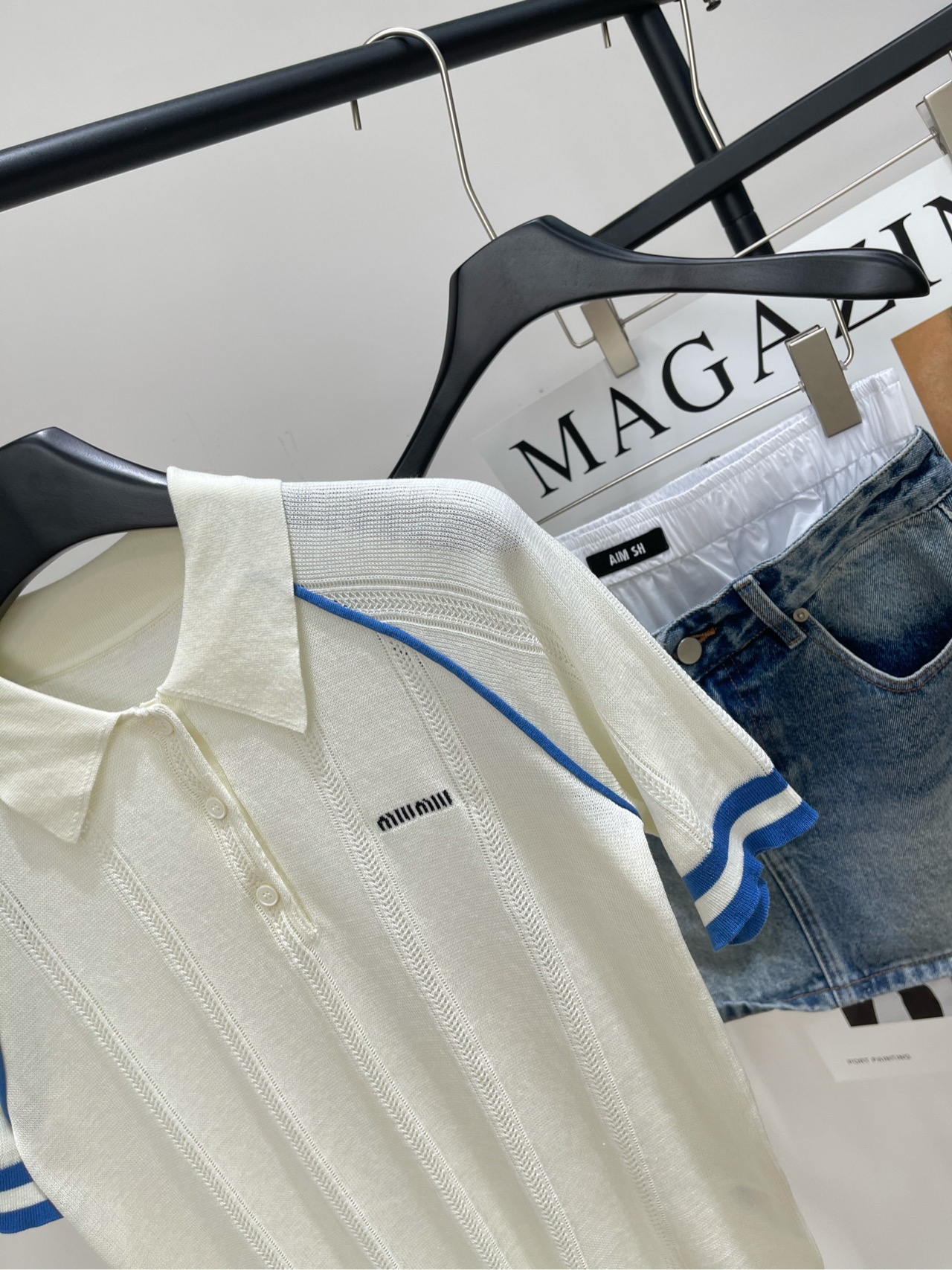 【M蓝白插肩polo针织短袖】🔺，面料：天丝棉颜色：米白色𝐌𝐈𝐔 𝐌𝐈*｜针织撞色镂空POLO衫25SS