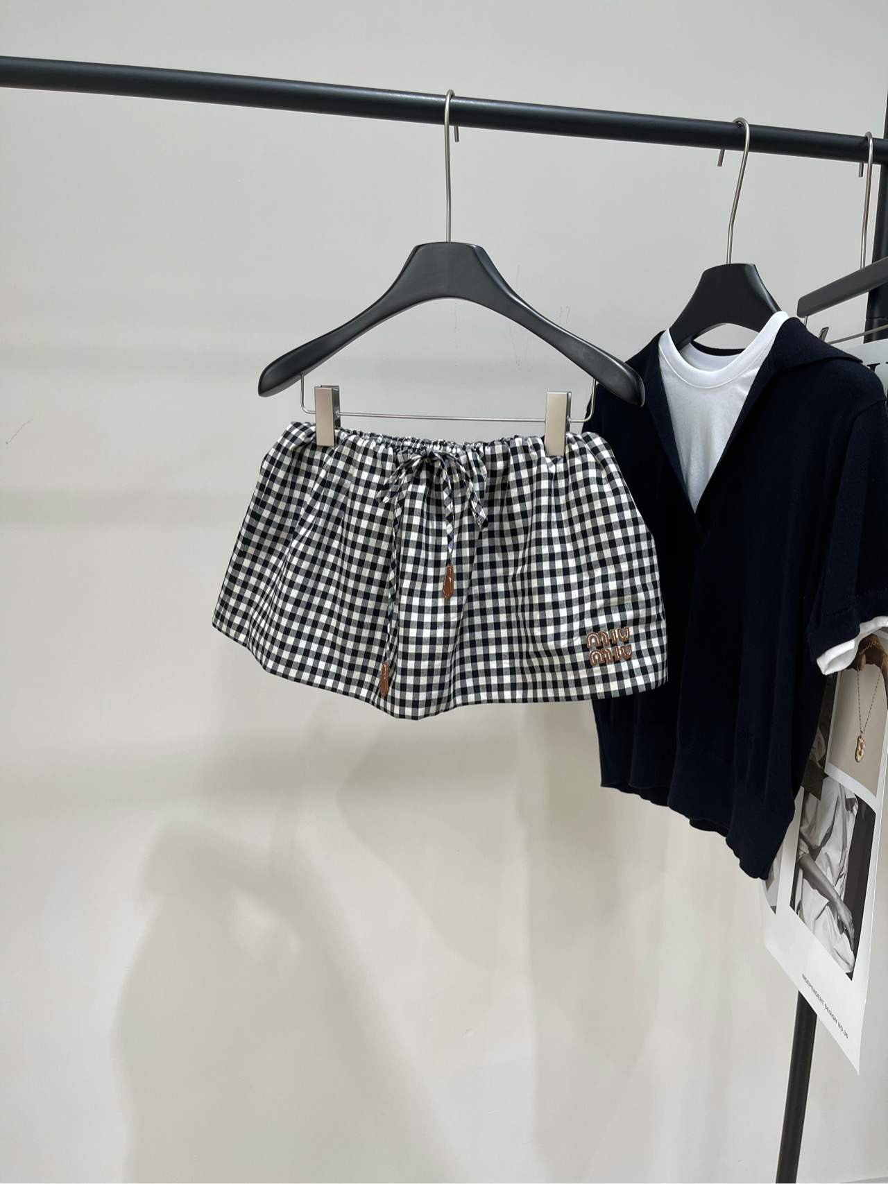 NO:431509,[M black and white plaid leather label letter puffy short skirt], fabric cotton + genuine leather color black and white plaid *｜ plaid plump skirt 25SS summer new style is available!  The plaid puffy skirt is short, the short design shows the length of legs, the unique mark on the lower left corner shows temperament, the poplin texture is a symbol of the M-home style, the mini skirt is shown in a typical light posture, matched with a sporty silhouette and drawstring waist, matched with white short sleeves and a shirt jacket, full of college style!  Flat size S waist circumference 62 elasticity, skirt length 27 M waist circumference 66 elasticity, skirt length 28 L waist circumference 70 elasticity, skirt length 29 manual measurement will have 2~3cm errors within the normal range, skirt, skirt, skirt, skirt, skirt, skirt, skirt, skirt, skirt, errors are 2~3cm, skirt, skirt, skirt, skirt, skirt, skirt, skirt, skirt, skirt, skirt, skirt, skirt, skirt, skirt, skirt, skirt, skirt, skirt, skirt, skirt, skirt, skirt, skirt, skirt, skirt, skirt, skirt, skirt, skirt, skirt, skirt, skirt, skirt, skirt, skirt, skirt, skirt, skirt, skirt, skirt, skirt, skirt, skirt, skirt, skirt, skirt, skirt, skirt, skirt, skirt, skirt, skirt, skirt, skirt, skirt, skirt, skirt, skirt, skirt, skirt, skirt, skirt, skirt, skirt, skirt, skirt, skirt, skirt, skirt, skirt, skirt, skirt, skirt, skirt, skirt, skirt, skirt, skirt, skirt, skirt, skirt, skirt, skirt, skirt, skirt, skirt, skirt, skirt, skirt, skirt, skirt, skirt, skirt, skirt, skirt, skirt, skirt, skirt, skirt, skirt, skirt, skirt, skirt, skirt, skirt, skirt, skirt, skirt, skirt, skirt, skirt, skirt, skirt, skirt, skirt, skirt, skirt, skirt, skirt, skirt, skirt, skirt, skirt, skirt, skirt, skirt, skirt, skirt, skirt, skirt, skirt, skirt, skirt, skirt, skirt, skirt, skirt, skirt, skirt, skirt, skirt, skirt, skirt, skirt, skirt, skirt, skirt, skirt, skirt, skirt, skirt, skirt, skirt, skirt, skirt, skirt, skirt, skirt, skirt, skirt, skirt, skirt, skirt, skirt, skirt, skirt, skirt, skirt, skirt, skirt, skirt, skirt, skirt, skirt, skirt, skirt, skirt, skirt, skirt, skirt, skirt, skirt, skirt, skirt, skirt, skirt, skirt, skirt, skirt, skirt, skirt, skirt, skirt, skirt, skirt, skirt, skirt, skirt, skirt, skirt, skirt, skirt, skirt, skirt, skirt, skirt, skirt,19860909【M黑白格皮标字母蓬蓬短裙】 ,面料棉+真皮 颜色黑白格 *｜格子蓬蓬裙 25SS夏新款上新！ 格子蓬蓬裙 短款设计特别显腿长 左下角独特标彰显气质 府绸质感是M家风格的象征 迷你半身裙中以典范轻盈之姿展现 配以运动廓形与抽绳腰身 搭配白色短袖再搭配衬衫外套 学院风拉满！ 平铺尺码 S腰围62弹力,裙长27 M腰围66弹力,裙长28 L腰围70弹力,裙长29 手工测量会有2~3cm误差属于正常范围,,skirts,jackets & coats,shirts,T-shirt,alexander wang,Women's clothing