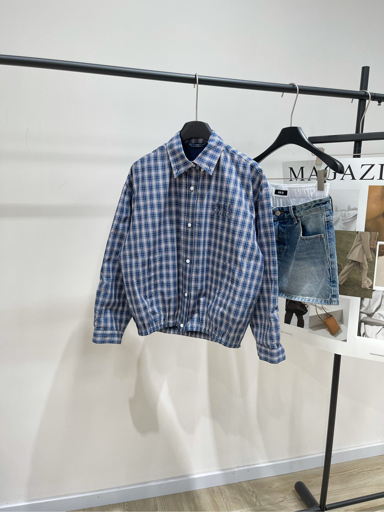 NO:434123,[M purple blue plaid button lapel jacket jacket], fabric cotton + polyester fiber color purple blue plaid *｜ plaid jacket jacket 25SS summer new model is available!  Plaid jacket, logo patch design on chest, short waist-hugging, can be worn alone or as a vest inside, can be worn as a jacket. Super hot retro plaid can be matched with skirts or jeans in the same color!  Flat size S shoulder width 54, bust 116, garment length 63, sleeve length 52 M shoulder width 55, bust 120, garment length 65, sleeve length 53 L shoulder width 56, bust 124, garment length 67, sleeve length 54 Manual measurement will have 2~3cm errors within the normal range, skirts, jeans, jackets & coats, jackets & coats, alexander wang19860909【M紫蓝格纹纽扣翻领夹克外套】 ,面料棉+聚酯纤维 颜色紫蓝格纹 *｜格子夹克外套 25SS夏季新款上新！格子夹克外套 胸前徽标logo贴布设计 短款收腰可单穿也可内搭一个背心可当外套穿 超级火的复古色系格子 可搭配同色系裙子或者牛仔裤！ 平铺尺码 S肩宽54,胸围116,衣长63,袖长52 M肩宽55,胸围120,衣长65,袖长53 L肩宽56,胸围124,衣长67,袖长54 手工测量会有2~3cm误差属于正常范围,,skirts,jeans,jackets & coats,jackets & coats,alexander wang,Women's clothing