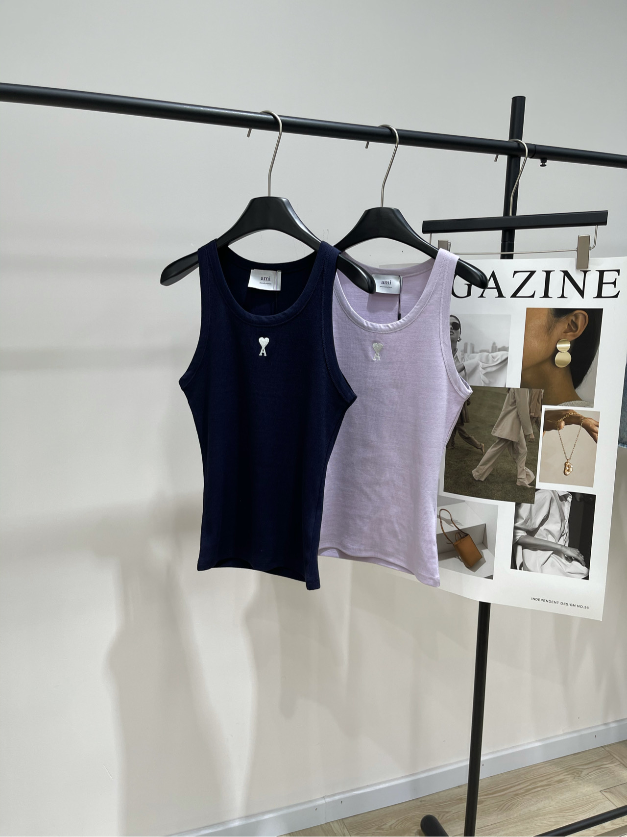 NO:434552,[Ami neckline peach heart embroidered vest], fabric cotton + spandex, color purple, navy blue, small vest!  It is a couple's style little vest duck!  Embroidery love is very refreshing, it looks very cool haha~ Love is in the middle. The navy blue shows white drops. Of course, purple is so beautiful, it is the gentle beauty~ Flat size S shoulder width 24, bust 64 elastic, garment length 55 M shoulder width 25, bust 68 elastic, garment length 56 L shoulder width 26, bust 72 elastic, garment length 57 Manual measurement will have 2~3cm errors within the normal range, alexander wang19860909【ami领口桃心刺绣小背心】 ,面料棉+氨纶 颜色紫色、藏蓝色 小背心小背心！ 是情侣款式的小背心鸭！ 刺绣爱心很清爽,看起来就很凉快哈哈～ 爱心在中间 藏蓝色是很显白滴 当然,紫色好美,是那种温柔的美～ 平铺尺码 S肩宽24,胸围64弹力,衣长55 M肩宽25,胸围68弹力,衣长56 L肩宽26,胸围72弹力,衣长57 手工测量会有2~3cm误差属于正常范围,,alexander wang,Women's clothing