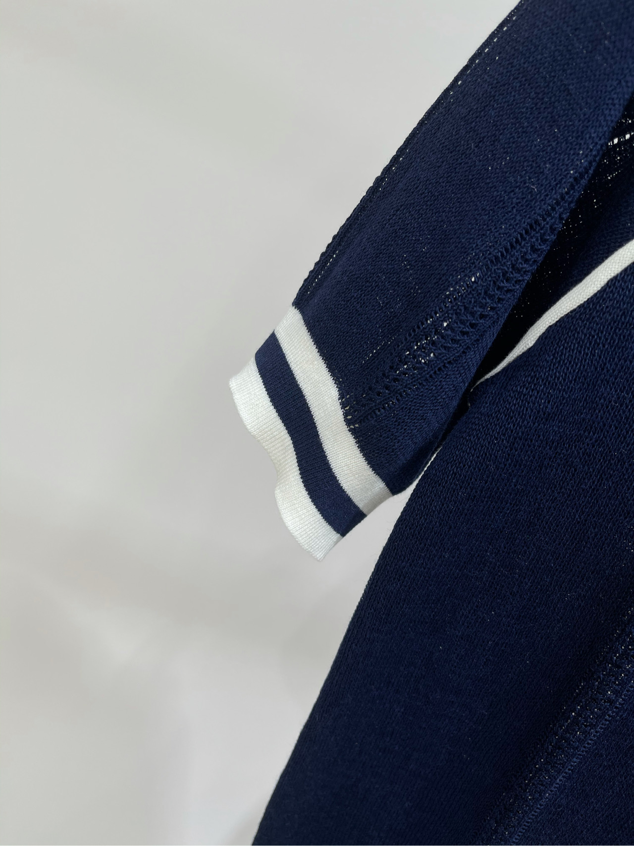 【M藏蓝插肩袖圆领镂空短袖】🔺，面料：天丝棉颜色：藏蓝𝐌𝐈*｜针织圆领上衣25SS夏季新款上新！这款针织