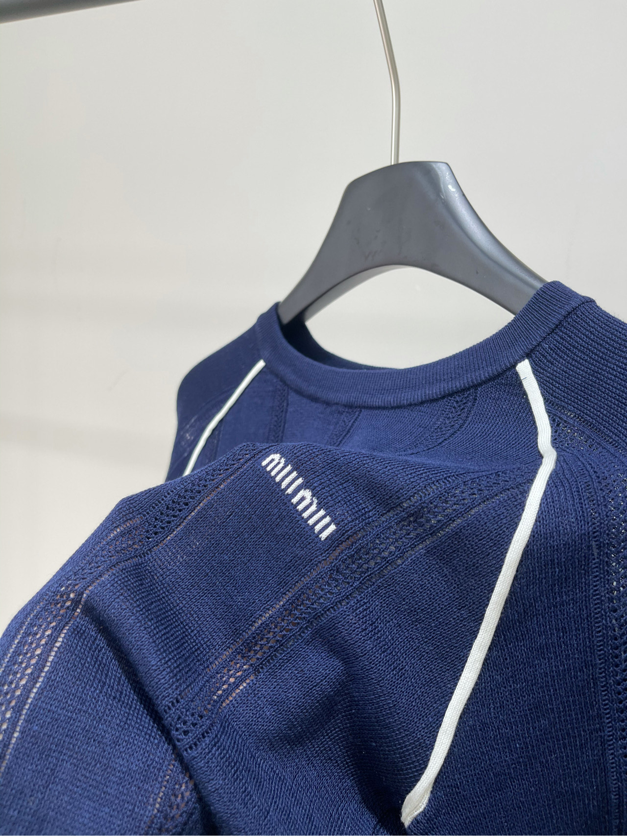 【M藏蓝插肩袖圆领镂空短袖】🔺，面料：天丝棉颜色：藏蓝𝐌𝐈*｜针织圆领上衣25SS夏季新款上新！这款针织