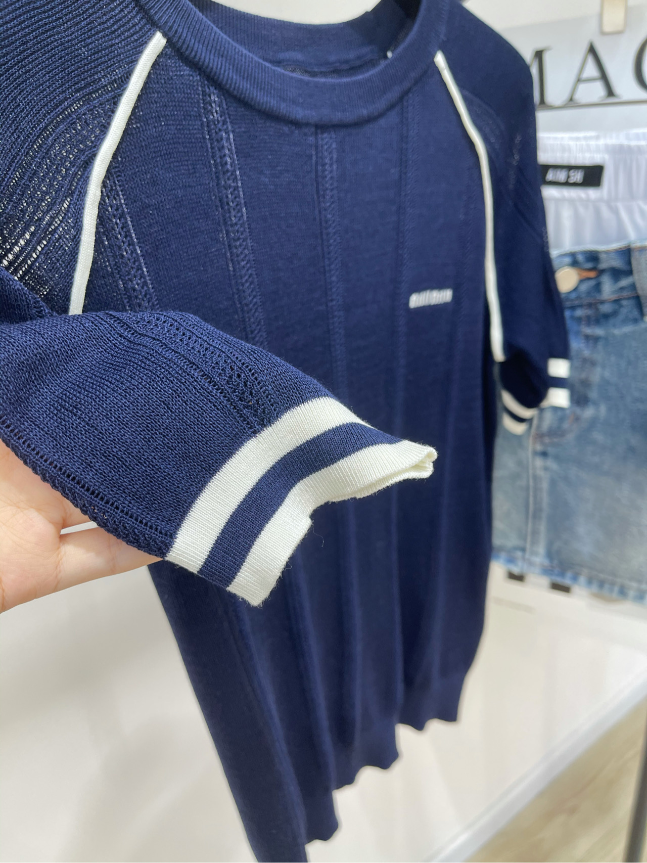 【M藏蓝插肩袖圆领镂空短袖】🔺，面料：天丝棉颜色：藏蓝𝐌𝐈*｜针织圆领上衣25SS夏季新款上新！这款针织