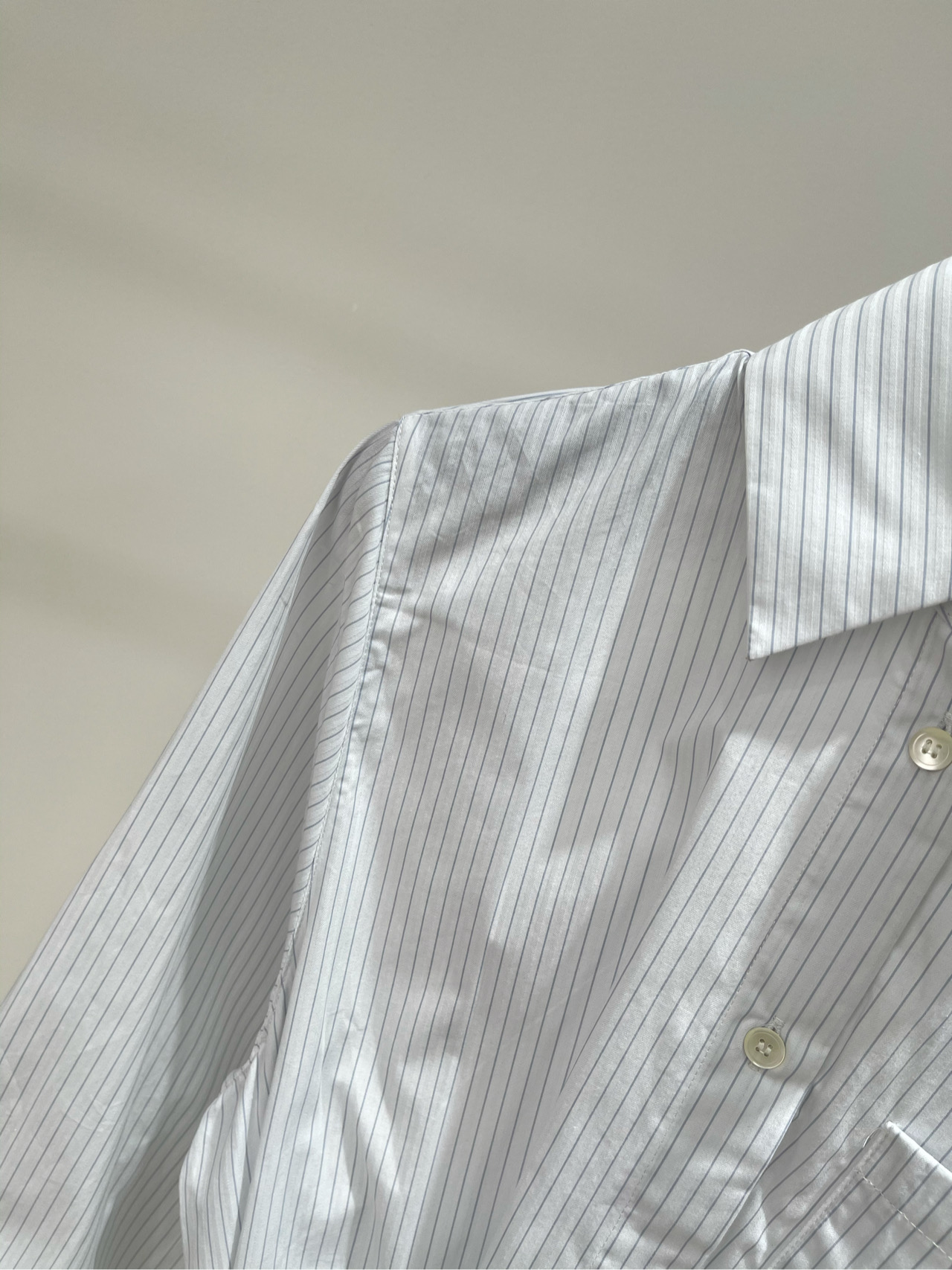 【loe竖条纹腰带不规则衬衫裙】🔺，面料：全棉颜色：浅色细条纹LOEWE｜温柔白月光的衬衫 太爱了 超米