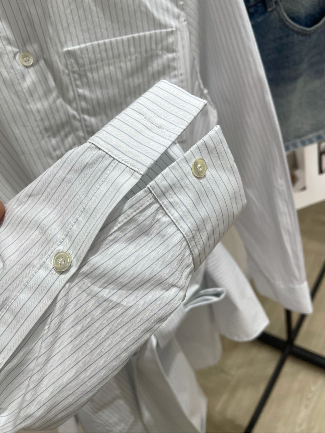 【loe竖条纹腰带不规则衬衫裙】🔺，面料：全棉颜色：浅色细条纹LOEWE｜温柔白月光的衬衫 太爱了 超米