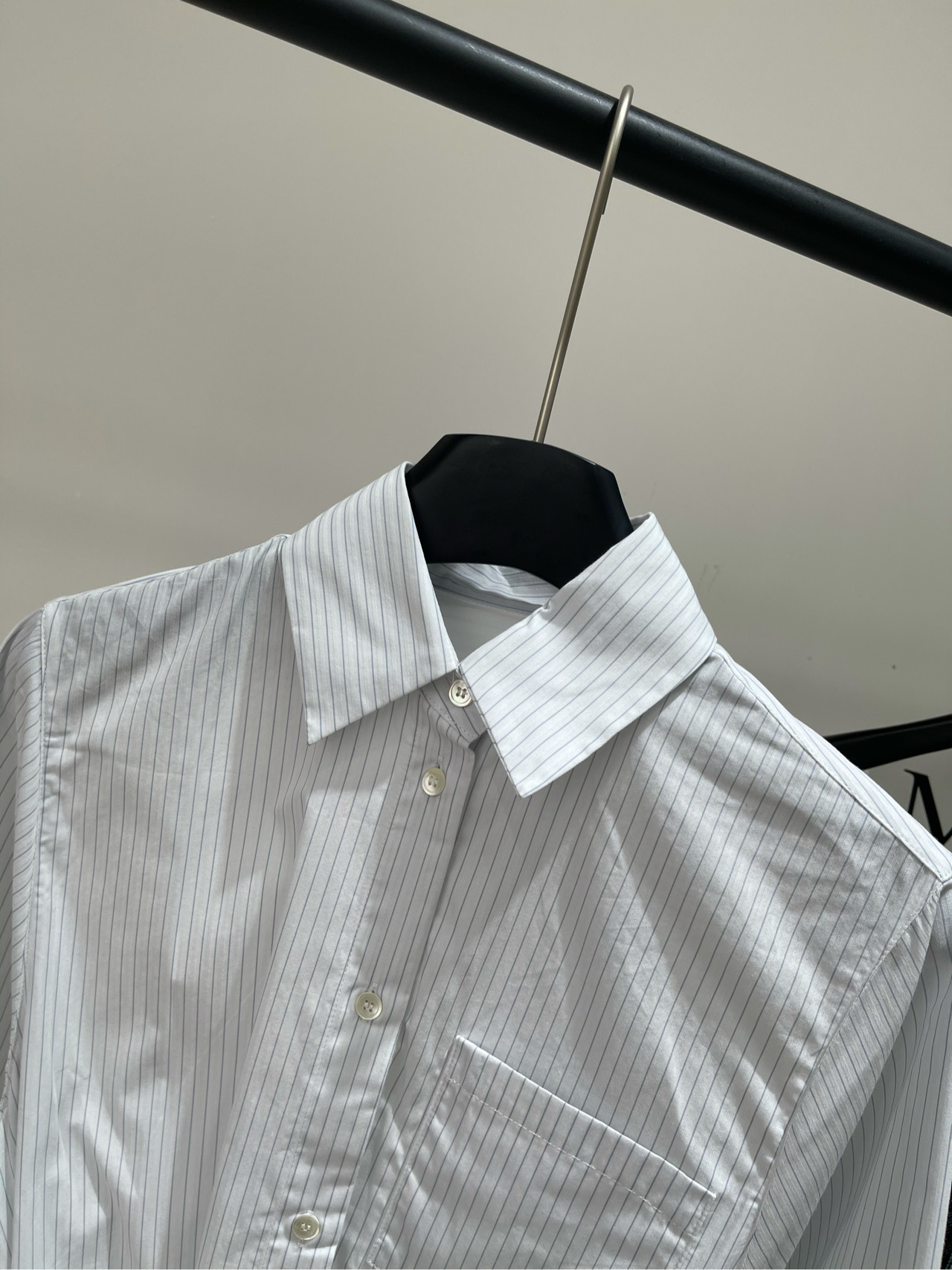 【loe竖条纹腰带不规则衬衫裙】🔺，面料：全棉颜色：浅色细条纹LOEWE｜温柔白月光的衬衫 太爱了 超米