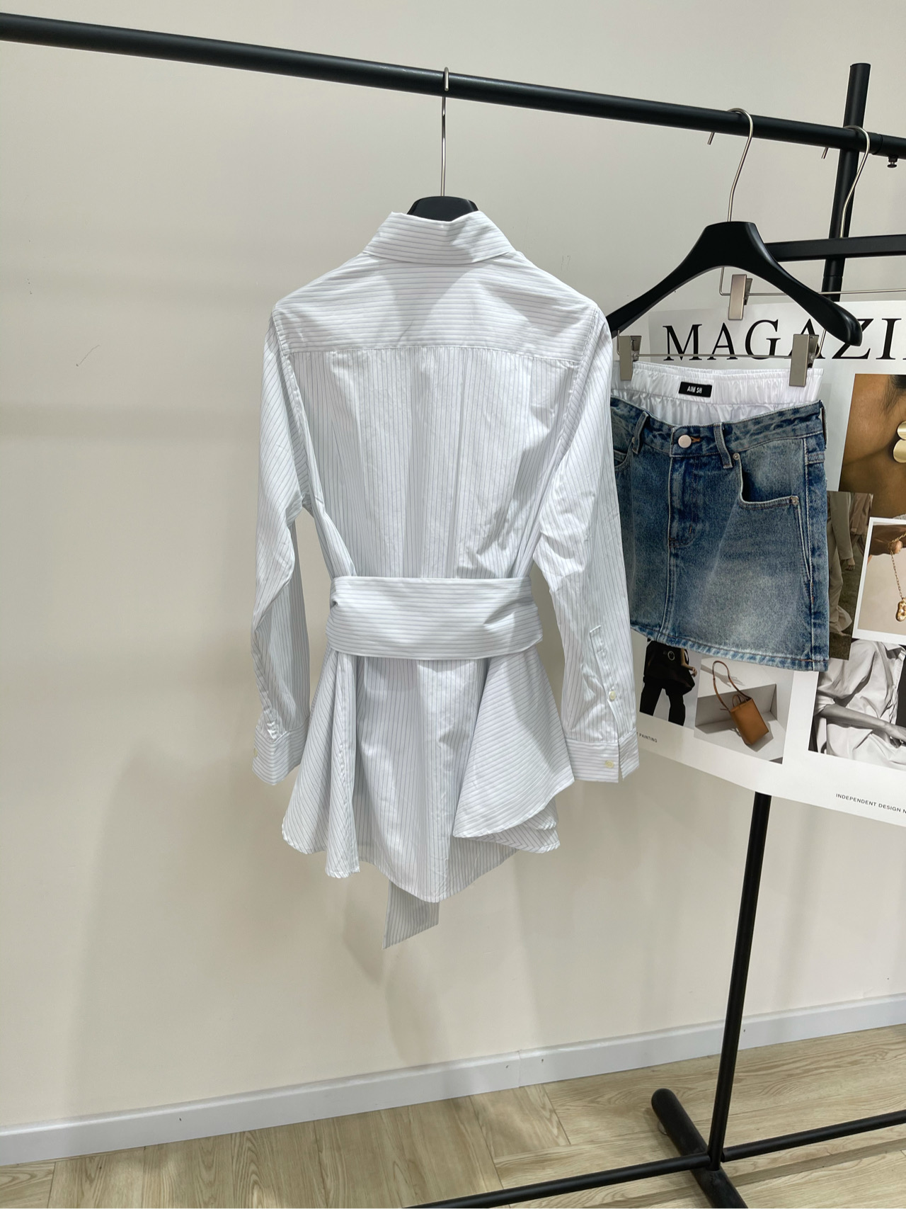 【loe竖条纹腰带不规则衬衫裙】🔺，面料：全棉颜色：浅色细条纹LOEWE｜温柔白月光的衬衫 太爱了 超米