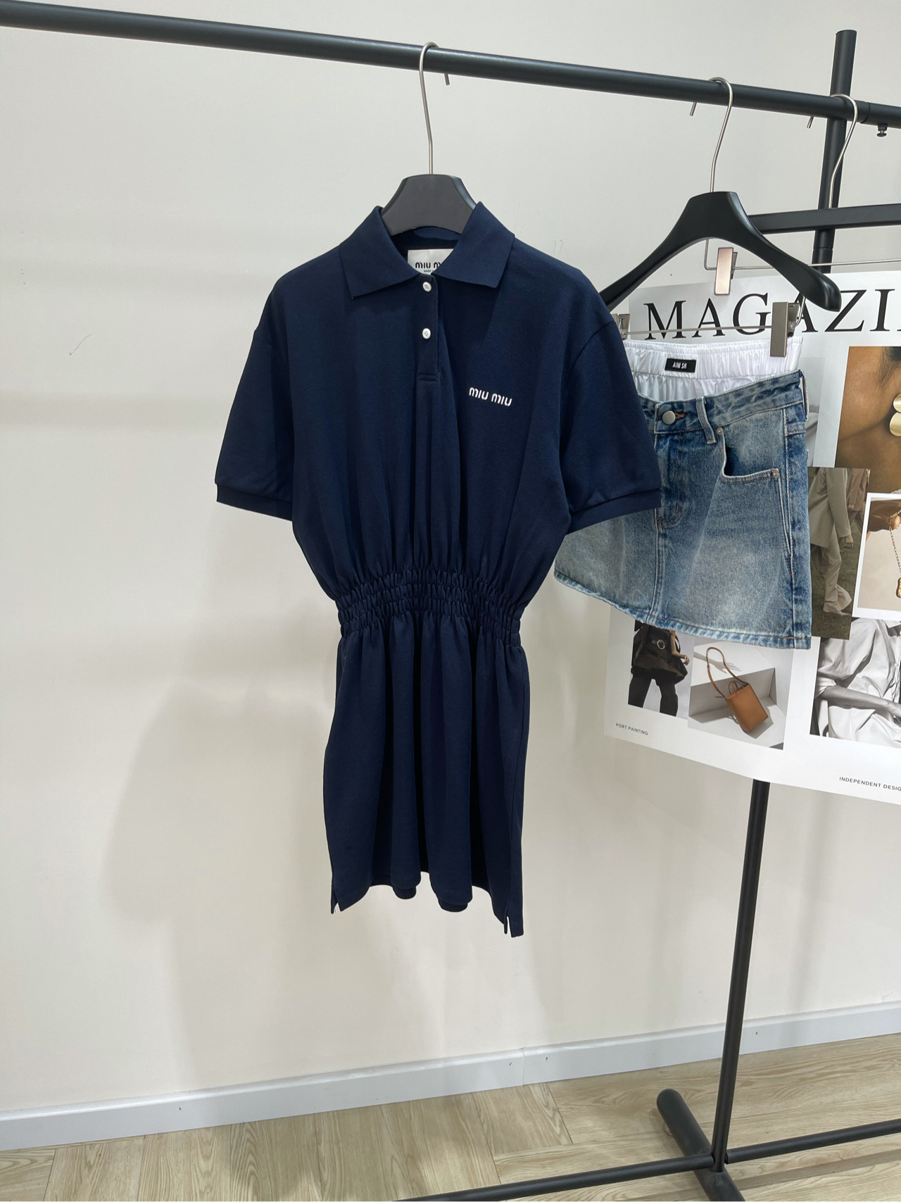 NO:435752,【M hidden blue bead floor cotton olive waist short-sleeved skirt】, fabric full cotton bead floor cotton color hidden blue Miu25 early autumn new imported pure cotton fabric contrast embroidered letter lapel elastic waist dress shipped imported high-end yarn fabrics Excellent texture Academy age-reducing style Contrast letter embroidery perfectly modified body high street fashionable street-explosive artifact with huge upper body slimming Customized full set of auxiliary accessories Celebrity same outfits Can be matched for any occasions Girls' age-reducing style Flat size S shoulder width 48, bust 112, waist 60 elasticity, skirt length 84 M shoulder width 49, bust 116, waist 64 elasticity, skirt length 85 L shoulder width 50, bust 120, waist 68 elasticity, skirt length 86  Manual measurement will have 2~3cm errors within the normal range, miumiu, skirts, T-shirt, alexander wang19860909【M藏蓝珠地棉打榄收腰短袖裙】 ,面料全棉珠地棉 颜色藏蓝色 Miu25早秋新款进口纯棉面料 撞色刺绣字母翻领松紧腰头连衣裙 出货进口高级纱线面料 质感超赞学院减龄风 撞色字母刺绣 完美修饰身材高街时髦炸街神器 上身巨显瘦 定制全套辅料配件 明星同款穿搭 可搭配任意场合需求 少女减龄风十足穿搭 平铺尺码 S肩宽48,胸围112,腰围60弹力,裙长84 M肩宽49,胸围116,腰围64弹力,裙长85 L肩宽50,胸围120,腰围68弹力,裙长86 手工测量会有2~3cm误差属于正常范围,,miumiu,skirts,T-shirt,alexander wang,Women's clothing